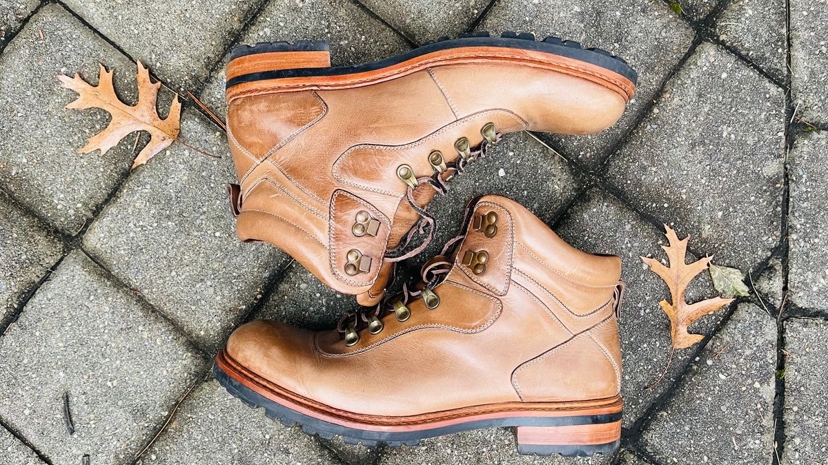 Photo by technolounge1001 on December 4, 2023 of the Blkbrd Shoemaker Bulwark Trek Boot in Horween Natural Chromexcel.