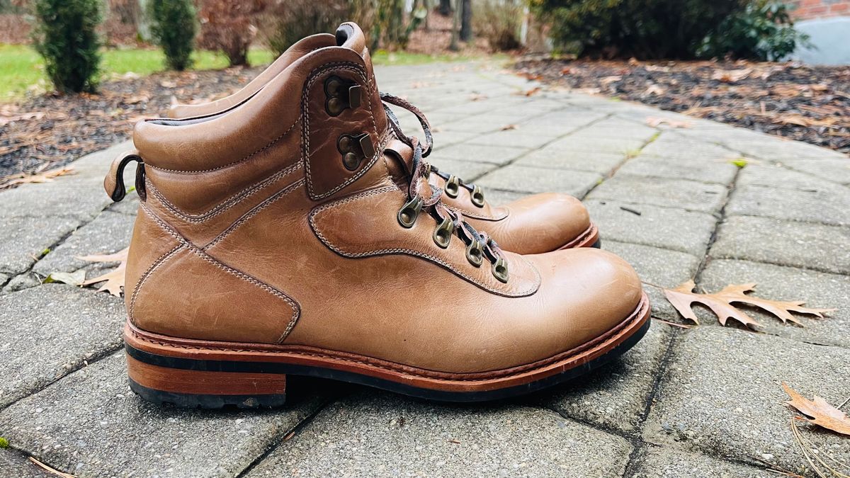 Photo by technolounge1001 on December 4, 2023 of the Blkbrd Shoemaker Bulwark Trek Boot in Horween Natural Chromexcel.