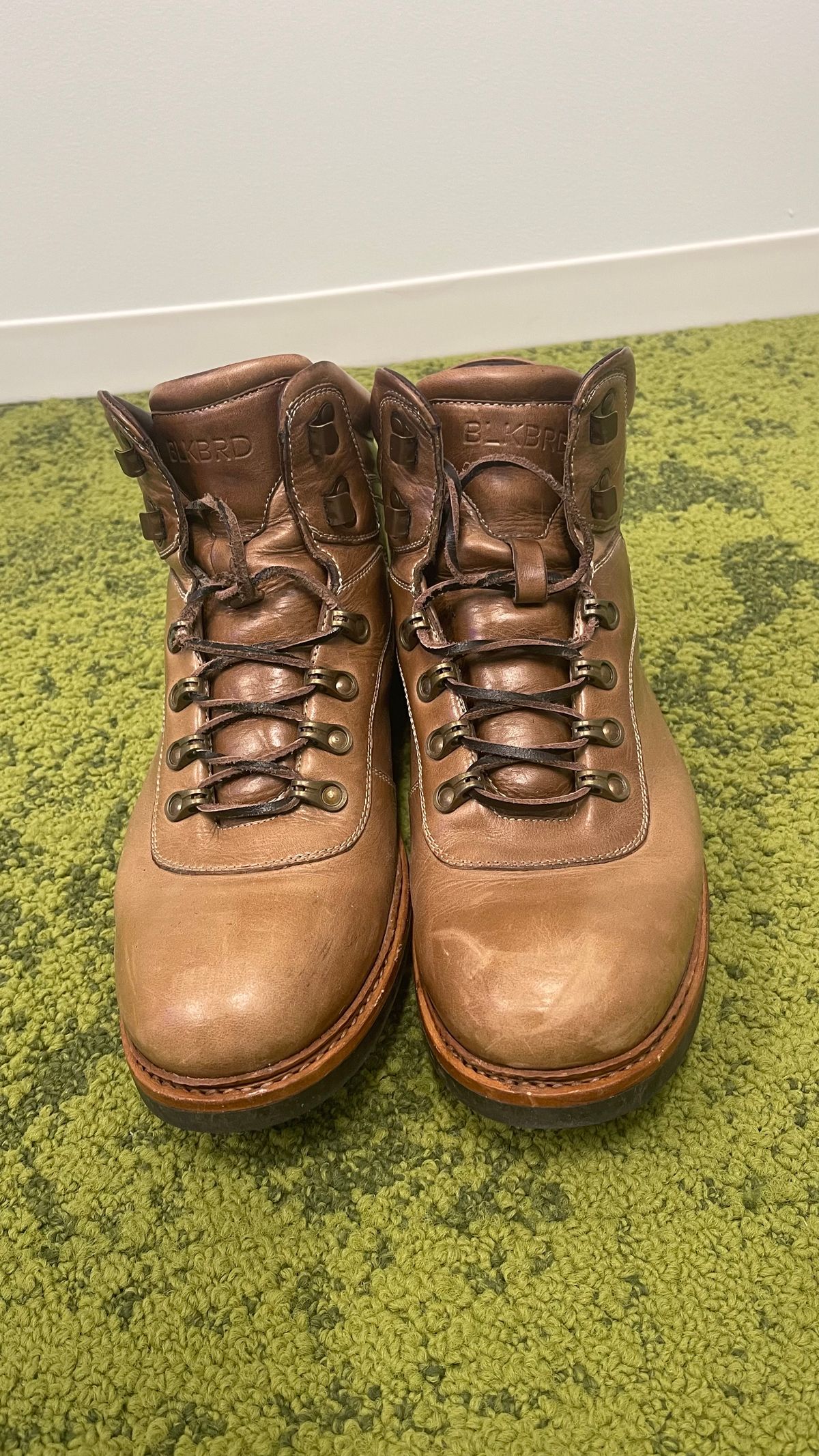 Photo by technolounge1001 on January 5, 2024 of the Blkbrd Shoemaker Bulwark Trek Boot in Horween Natural Chromexcel.
