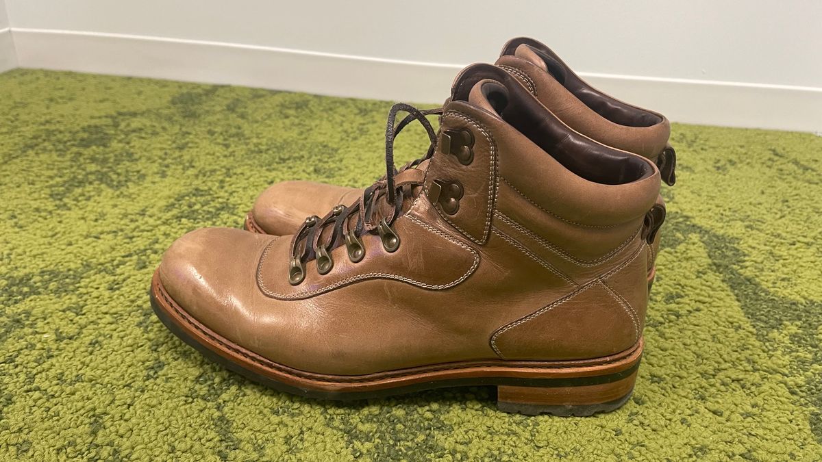 Photo by technolounge1001 on January 5, 2024 of the Blkbrd Shoemaker Bulwark Trek Boot in Horween Natural Chromexcel.
