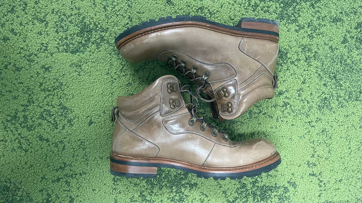 Photo by technolounge1001 on January 5, 2024 of the Blkbrd Shoemaker Bulwark Trek Boot in Horween Natural Chromexcel.