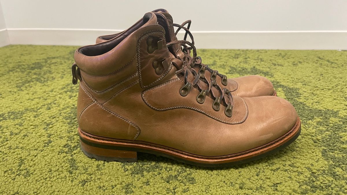 Photo by technolounge1001 on January 5, 2024 of the Blkbrd Shoemaker Bulwark Trek Boot in Horween Natural Chromexcel.