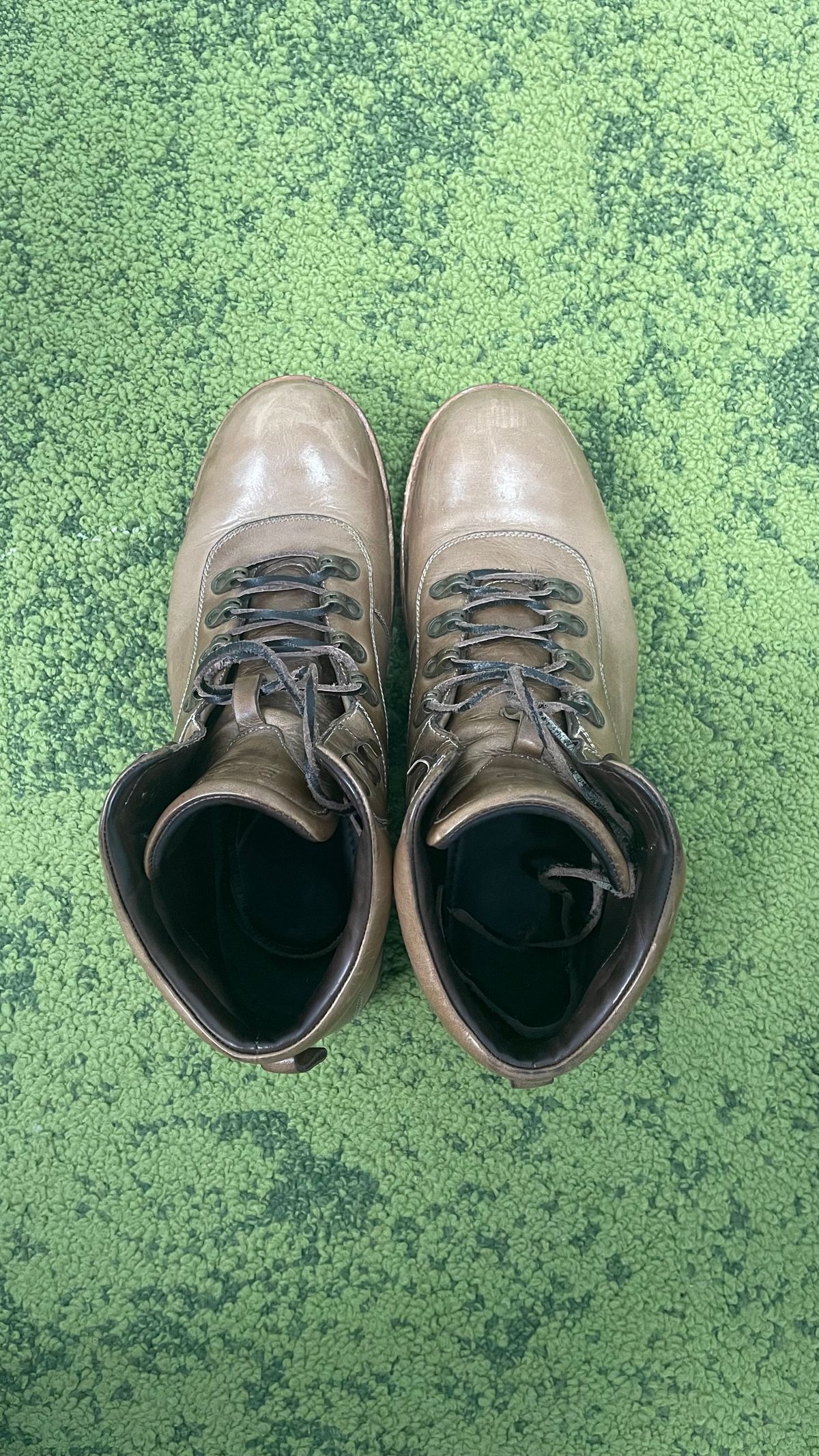 Photo by technolounge1001 on January 5, 2024 of the Blkbrd Shoemaker Bulwark Trek Boot in Horween Natural Chromexcel.