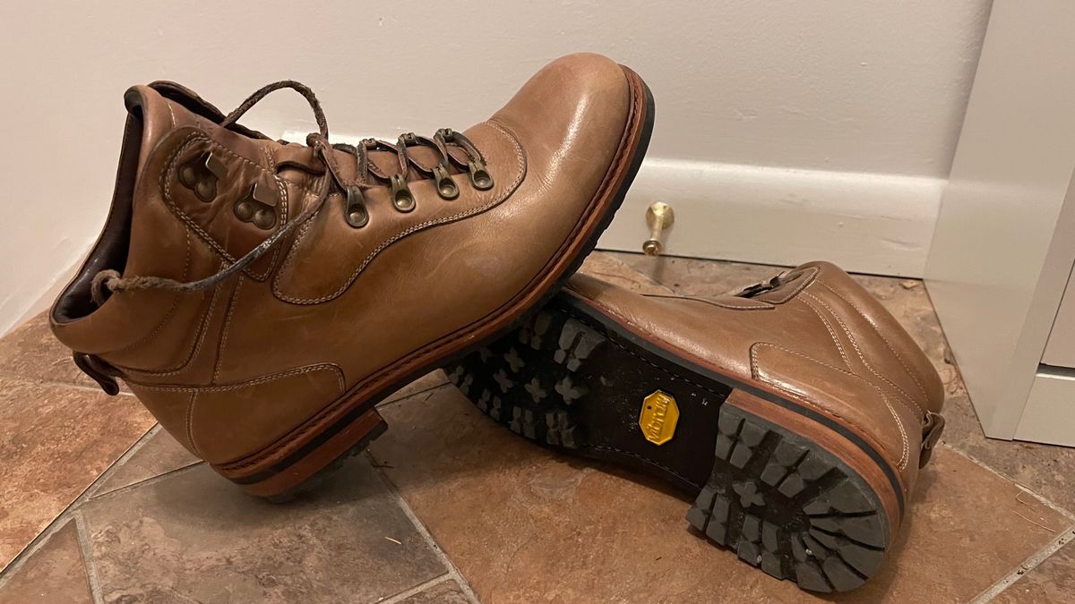 Photo by technolounge1001 on February 6, 2024 of the Blkbrd Shoemaker Bulwark Trek Boot in Horween Natural Chromexcel.