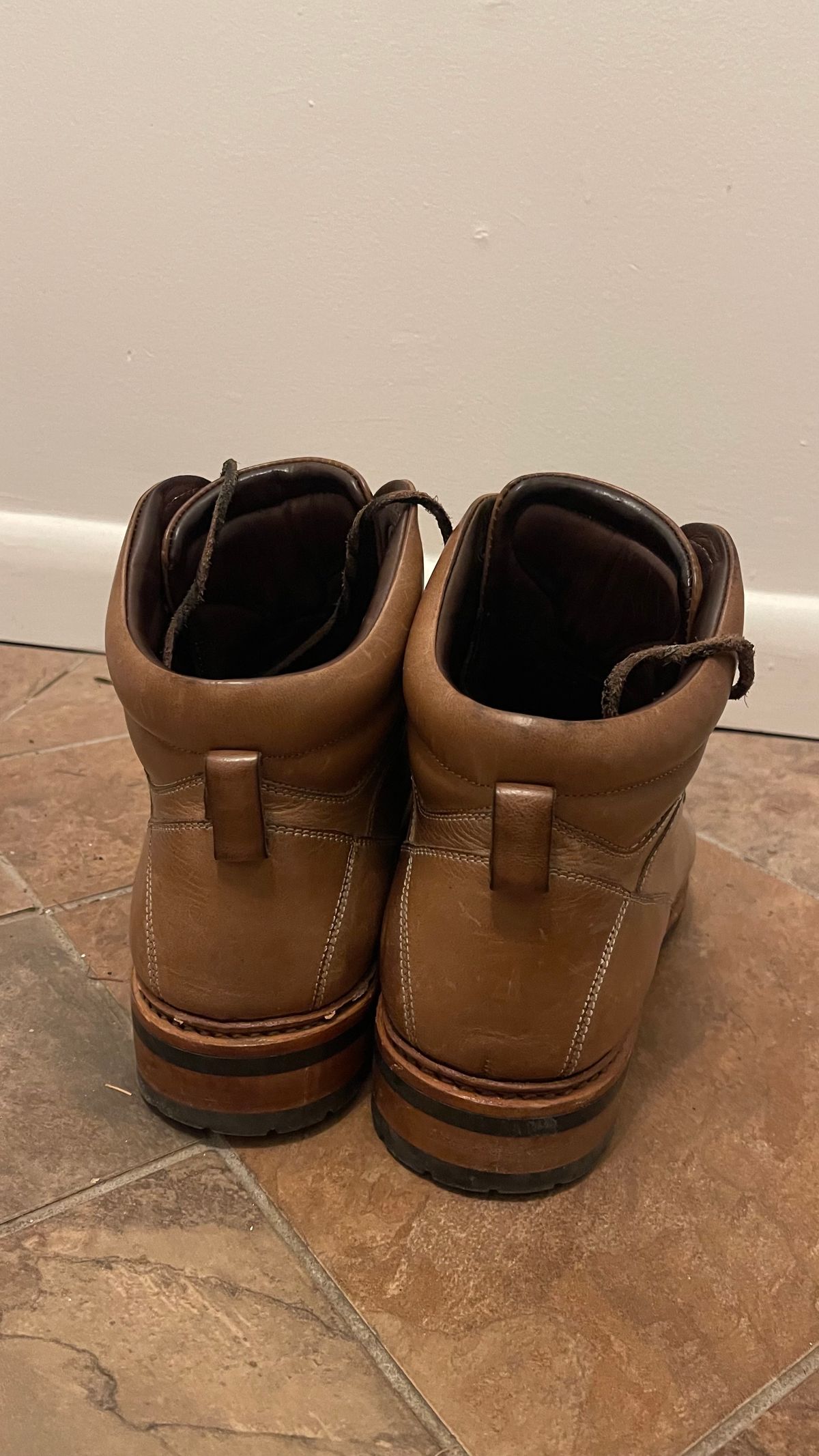 Photo by technolounge1001 on February 6, 2024 of the Blkbrd Shoemaker Bulwark Trek Boot in Horween Natural Chromexcel.