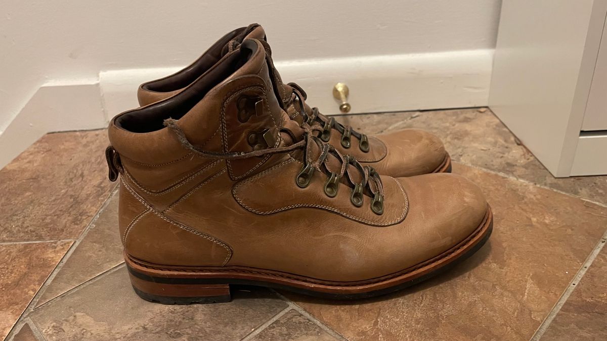 Photo by technolounge1001 on February 6, 2024 of the Blkbrd Shoemaker Bulwark Trek Boot in Horween Natural Chromexcel.