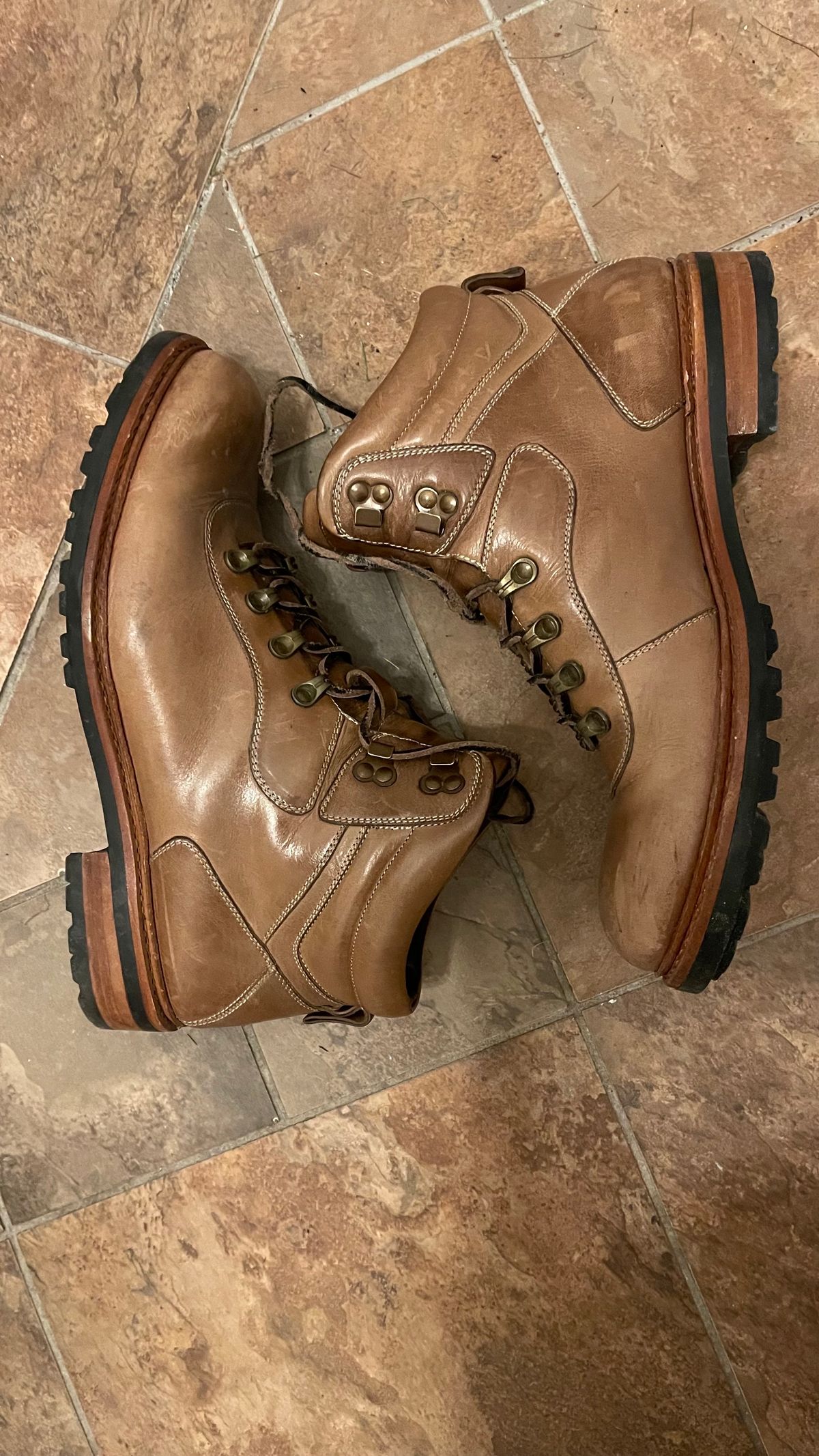 Photo by technolounge1001 on February 6, 2024 of the Blkbrd Shoemaker Bulwark Trek Boot in Horween Natural Chromexcel.