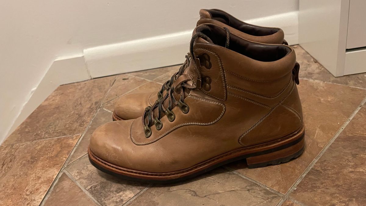 Photo by technolounge1001 on February 6, 2024 of the Blkbrd Shoemaker Bulwark Trek Boot in Horween Natural Chromexcel.