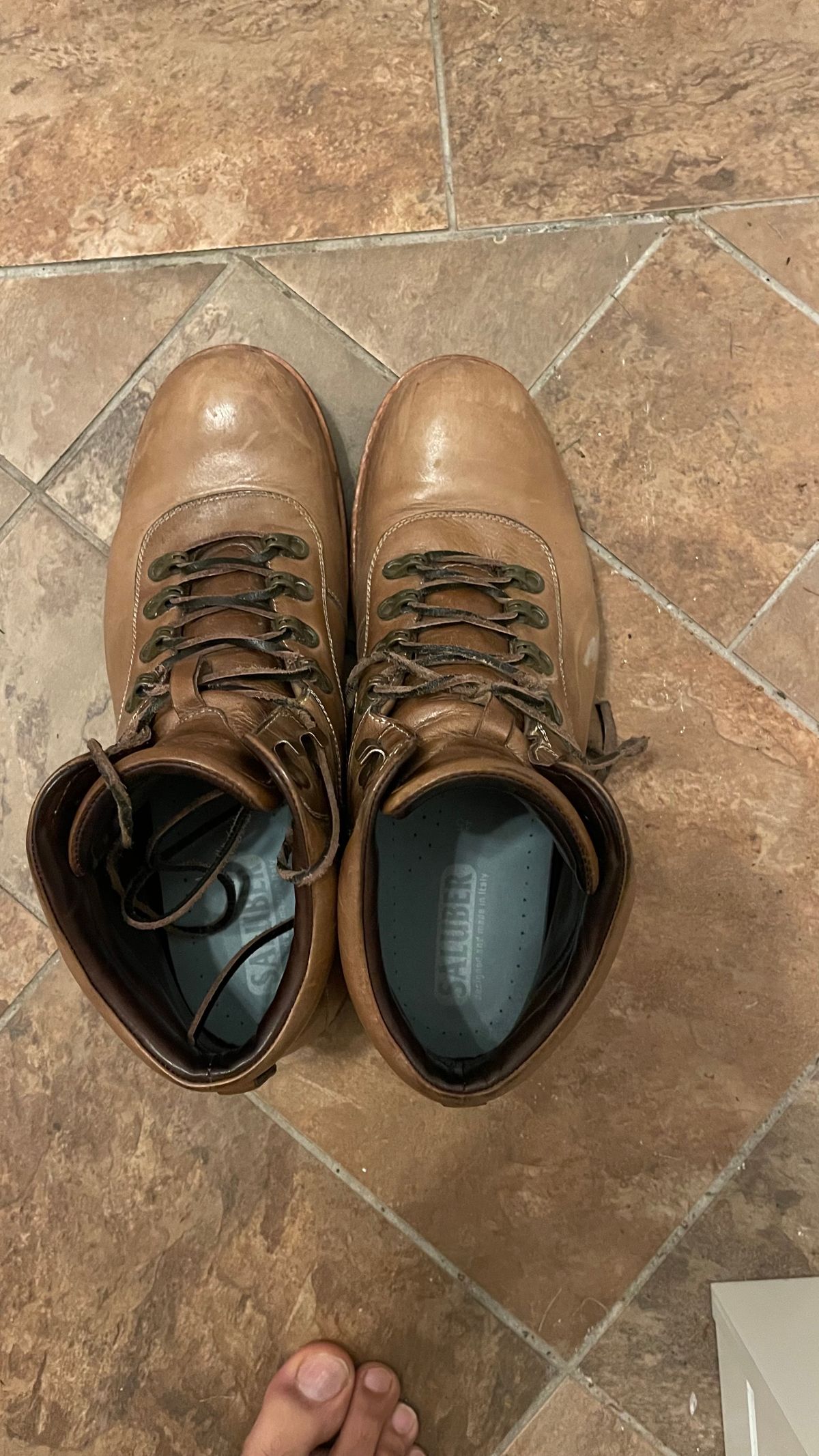 Photo by technolounge1001 on February 6, 2024 of the Blkbrd Shoemaker Bulwark Trek Boot in Horween Natural Chromexcel.