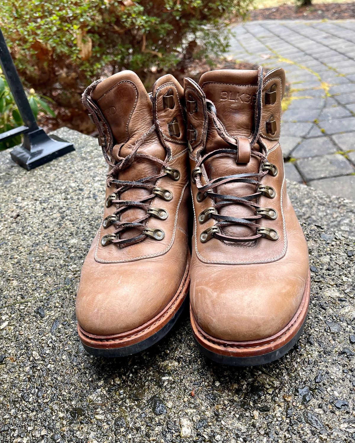 Photo by technolounge1001 on March 5, 2024 of the Blkbrd Shoemaker Bulwark Trek Boot in Horween Natural Chromexcel.