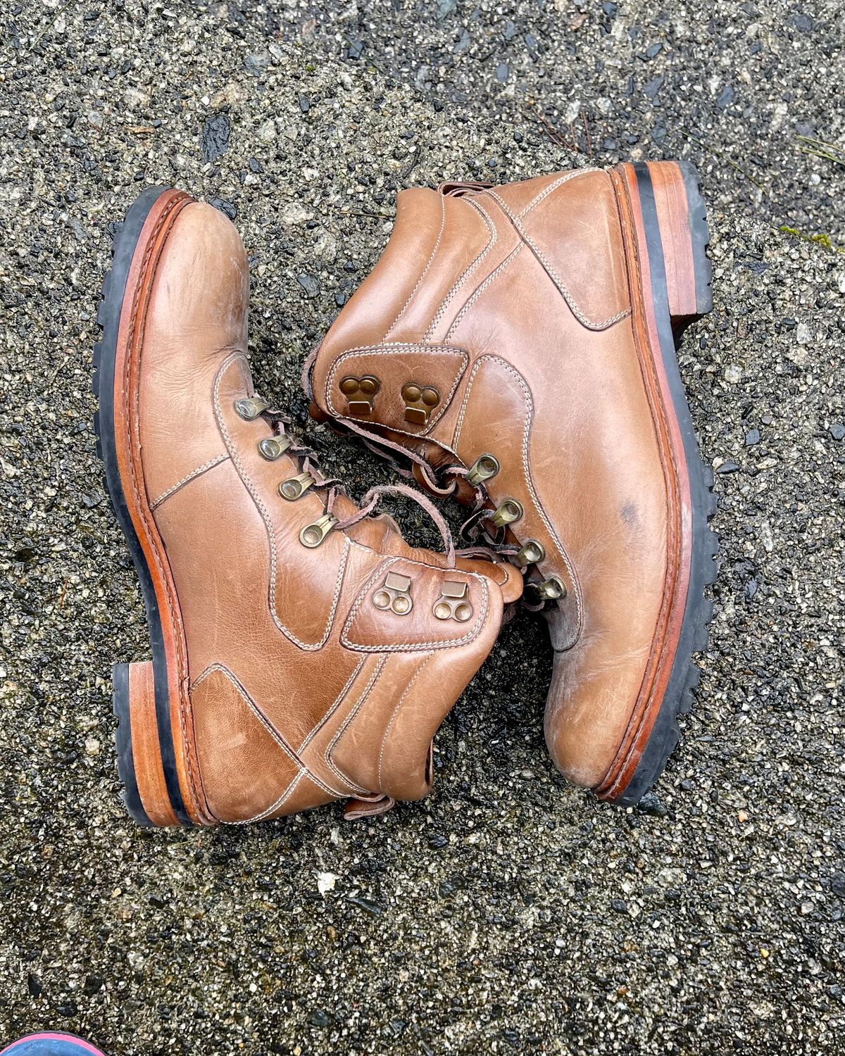 Photo by technolounge1001 on March 5, 2024 of the Blkbrd Shoemaker Bulwark Trek Boot in Horween Natural Chromexcel.