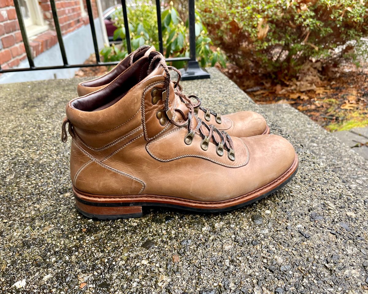 Photo by technolounge1001 on March 5, 2024 of the Blkbrd Shoemaker Bulwark Trek Boot in Horween Natural Chromexcel.
