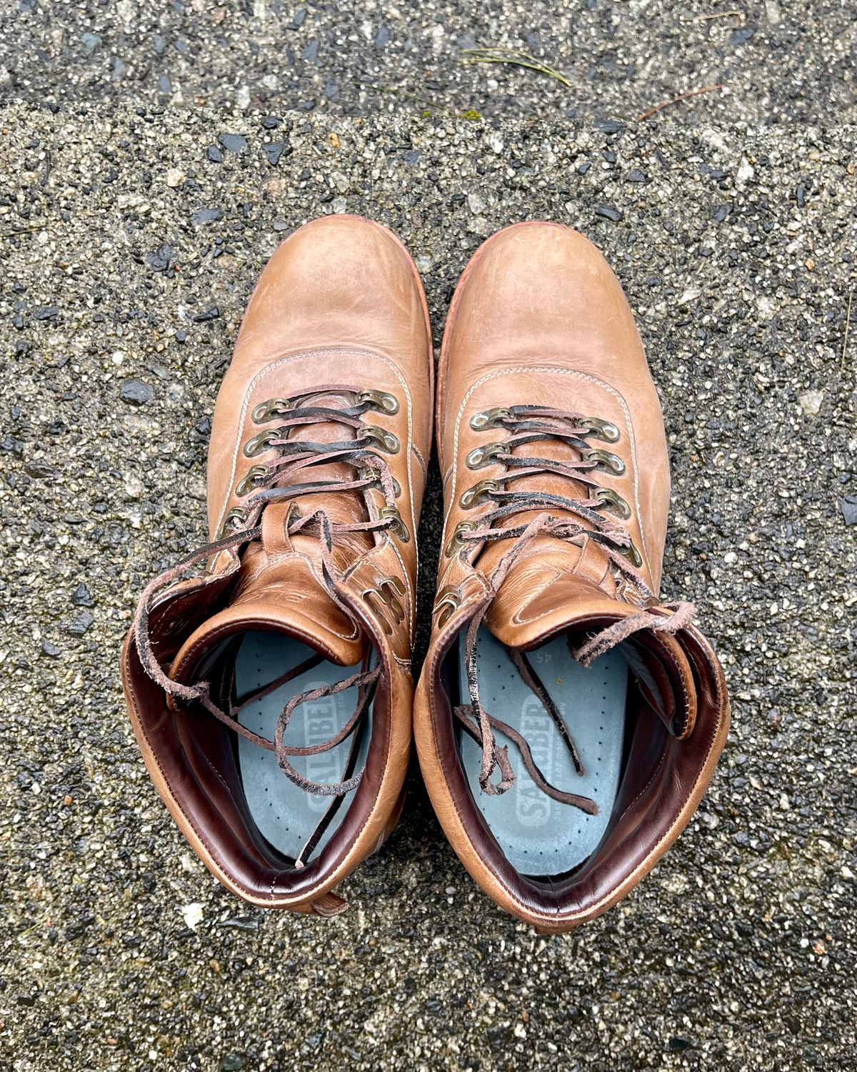 Photo by technolounge1001 on March 5, 2024 of the Blkbrd Shoemaker Bulwark Trek Boot in Horween Natural Chromexcel.
