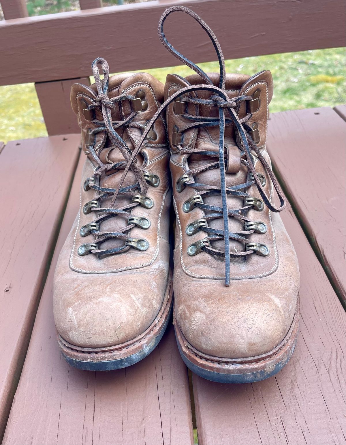 Photo by technolounge1001 on April 2, 2024 of the Blkbrd Shoemaker Bulwark Trek Boot in Horween Natural Chromexcel.