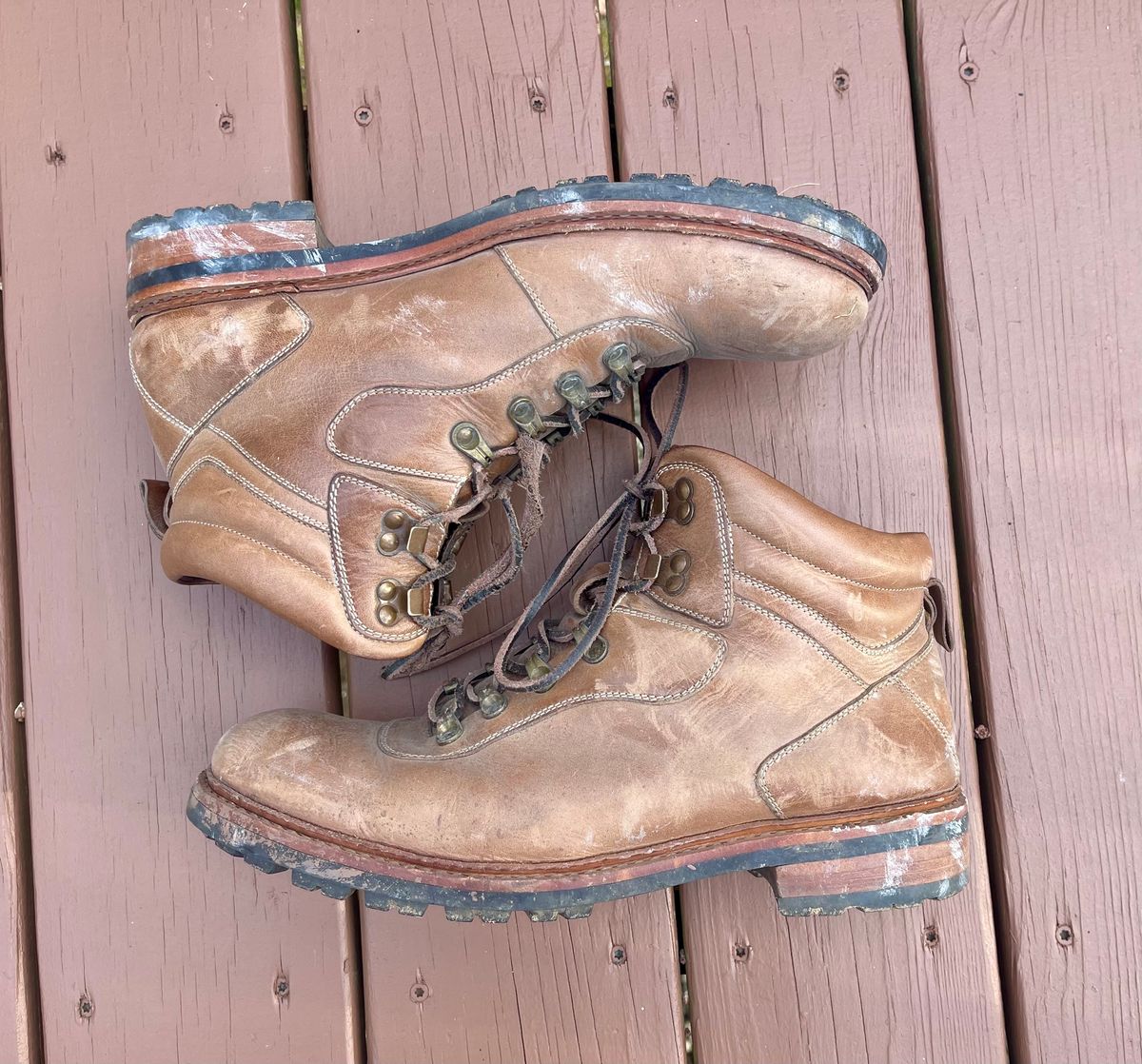 Photo by technolounge1001 on April 2, 2024 of the Blkbrd Shoemaker Bulwark Trek Boot in Horween Natural Chromexcel.