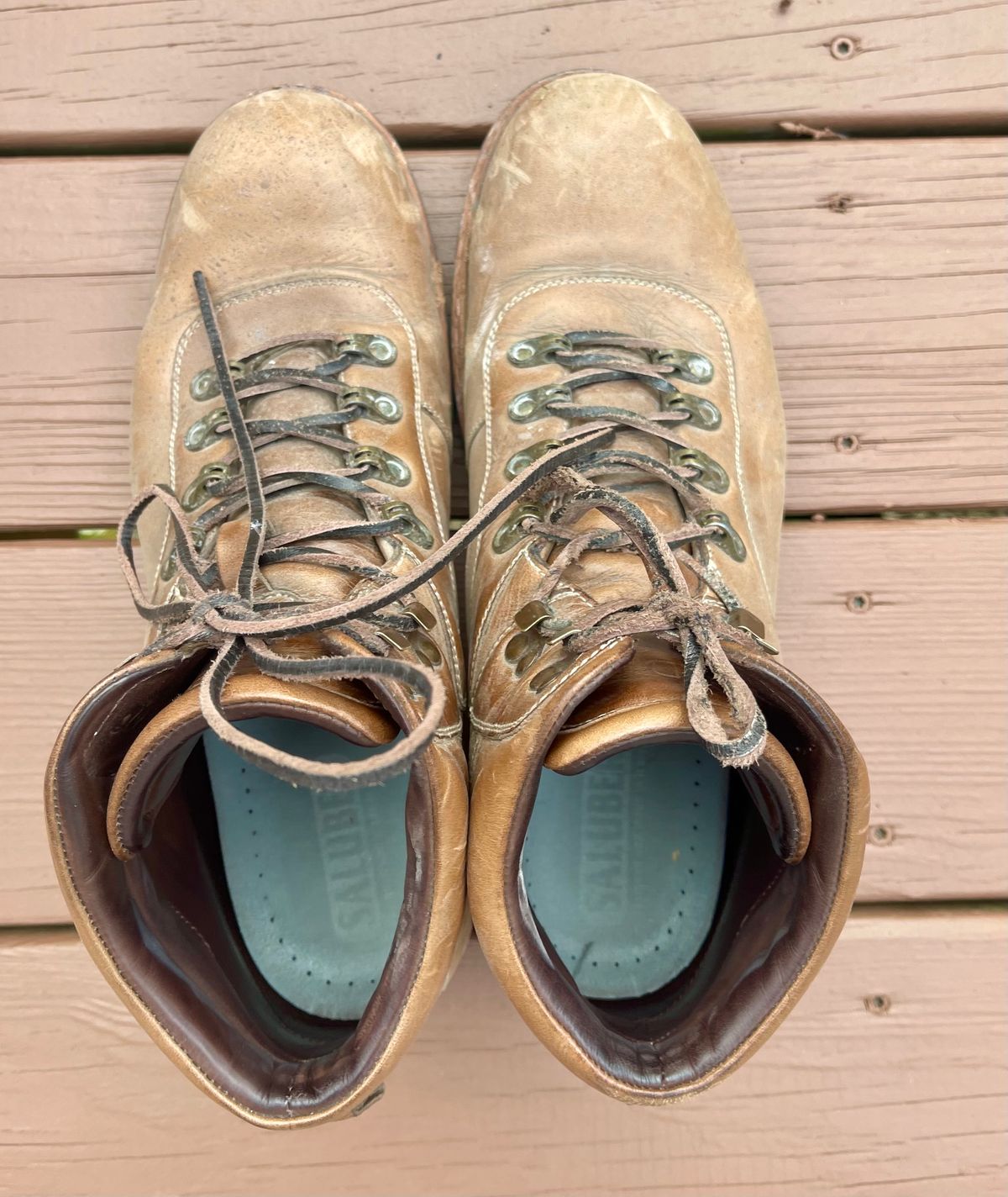 Photo by technolounge1001 on April 2, 2024 of the Blkbrd Shoemaker Bulwark Trek Boot in Horween Natural Chromexcel.