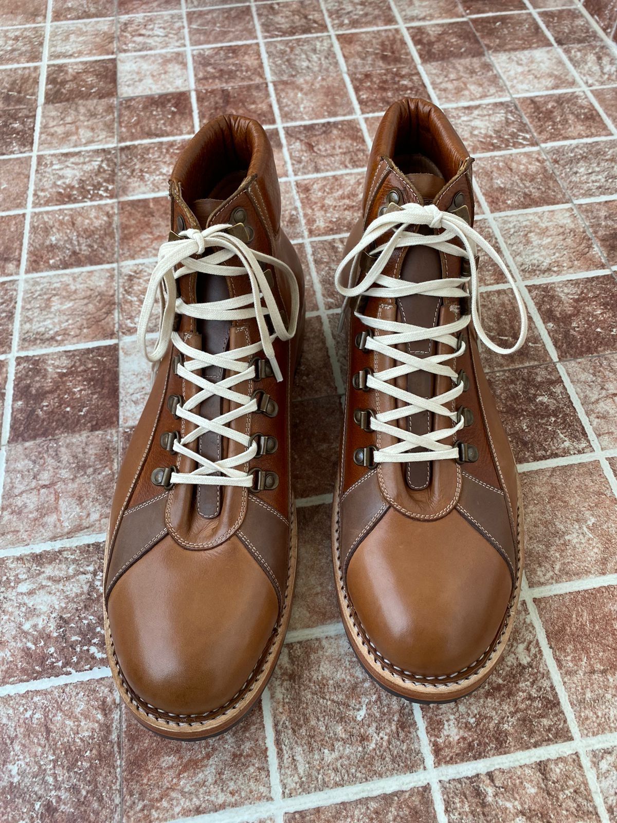 Photo by technolounge1001 on October 6, 2022 of the Blkbrd Shoemaker Unlisted Model in Unknown Leather.