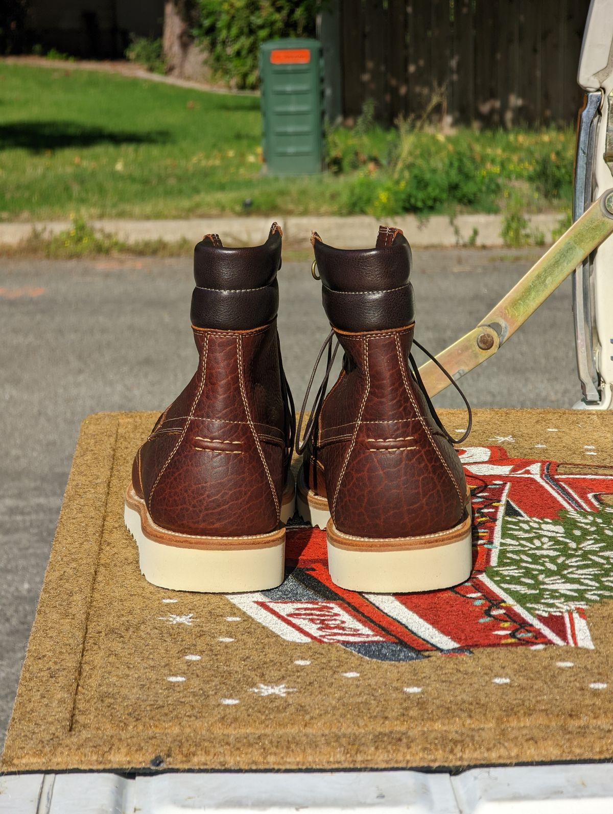 Photo by Vultain on October 6, 2022 of the Grant Stone Field Boot in Seidel Walnut Bison.