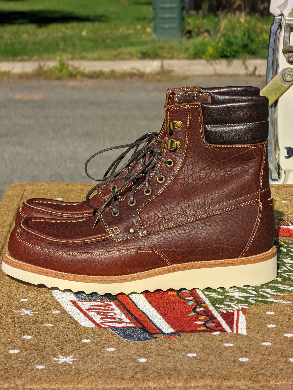 Photo by Vultain on October 6, 2022 of the Grant Stone Field Boot in Seidel Walnut Bison.