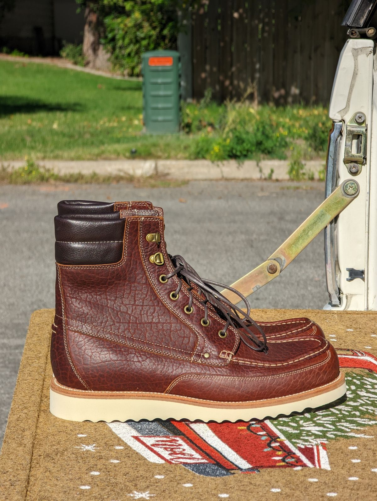 Photo by Vultain on October 6, 2022 of the Grant Stone Field Boot in Seidel Walnut Bison.