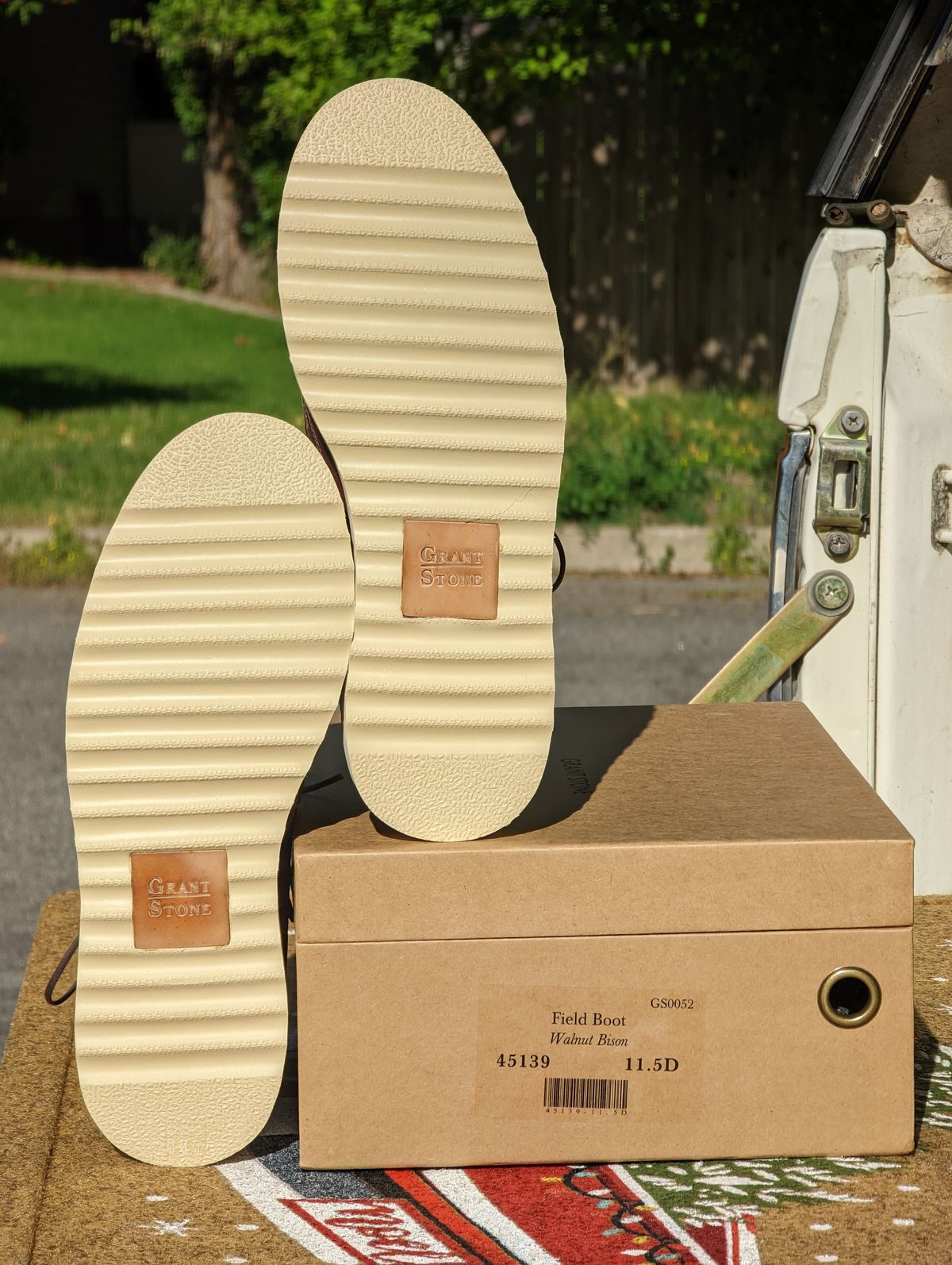 Photo by Vultain on October 6, 2022 of the Grant Stone Field Boot in Seidel Walnut Bison.