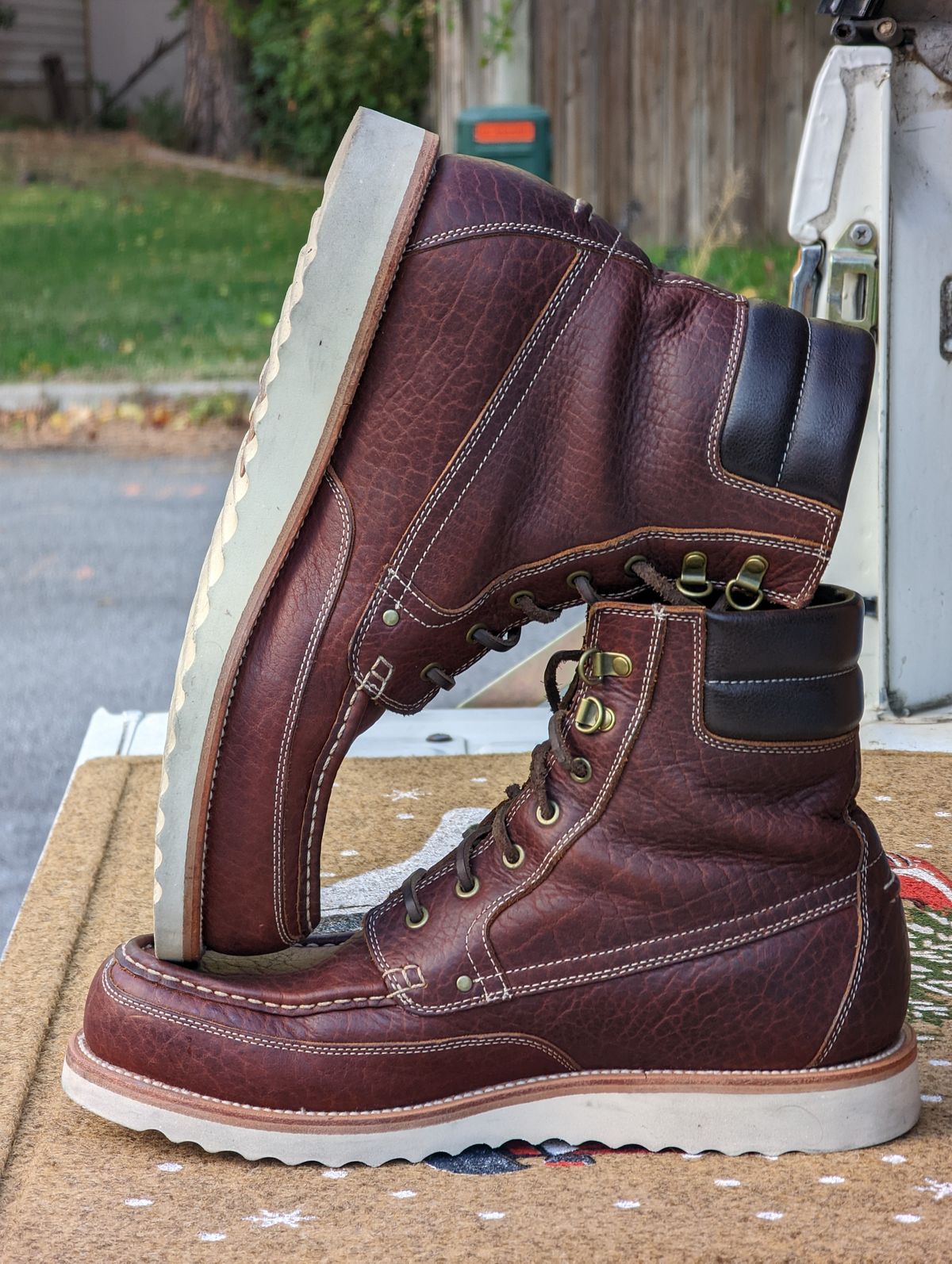 Photo by Vultain on November 5, 2022 of the Grant Stone Field Boot in Seidel Walnut Bison.