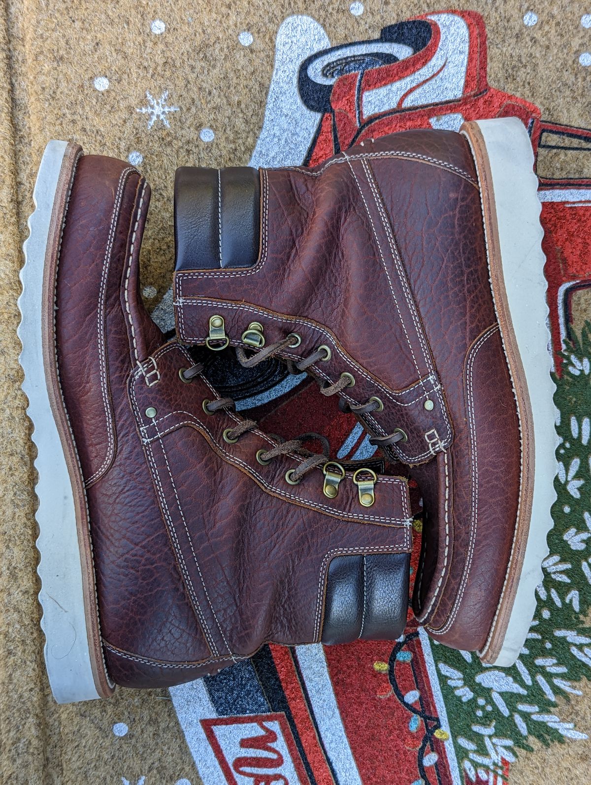 Photo by Vultain on November 5, 2022 of the Grant Stone Field Boot in Seidel Walnut Bison.