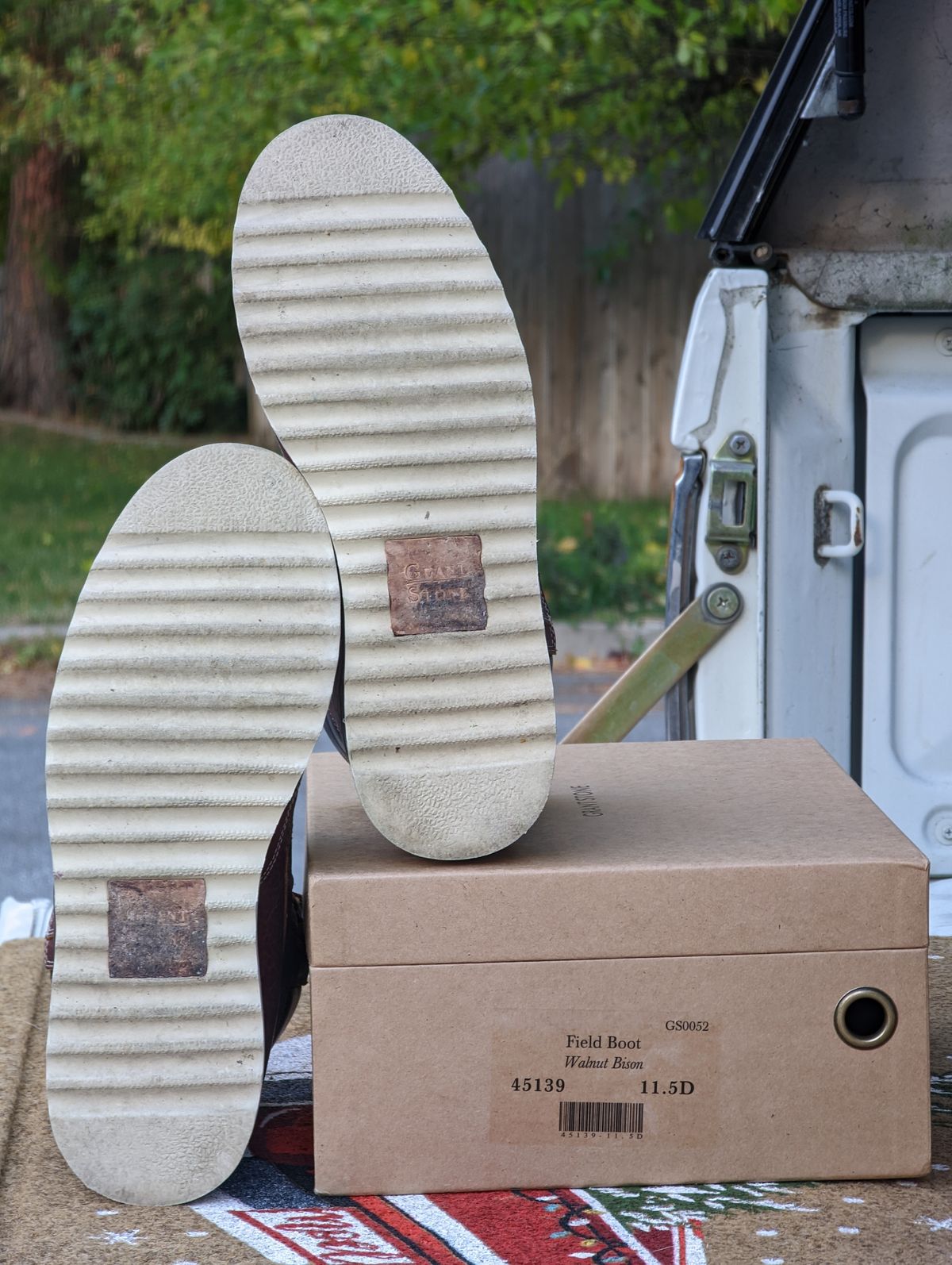 Photo by Vultain on November 5, 2022 of the Grant Stone Field Boot in Seidel Walnut Bison.