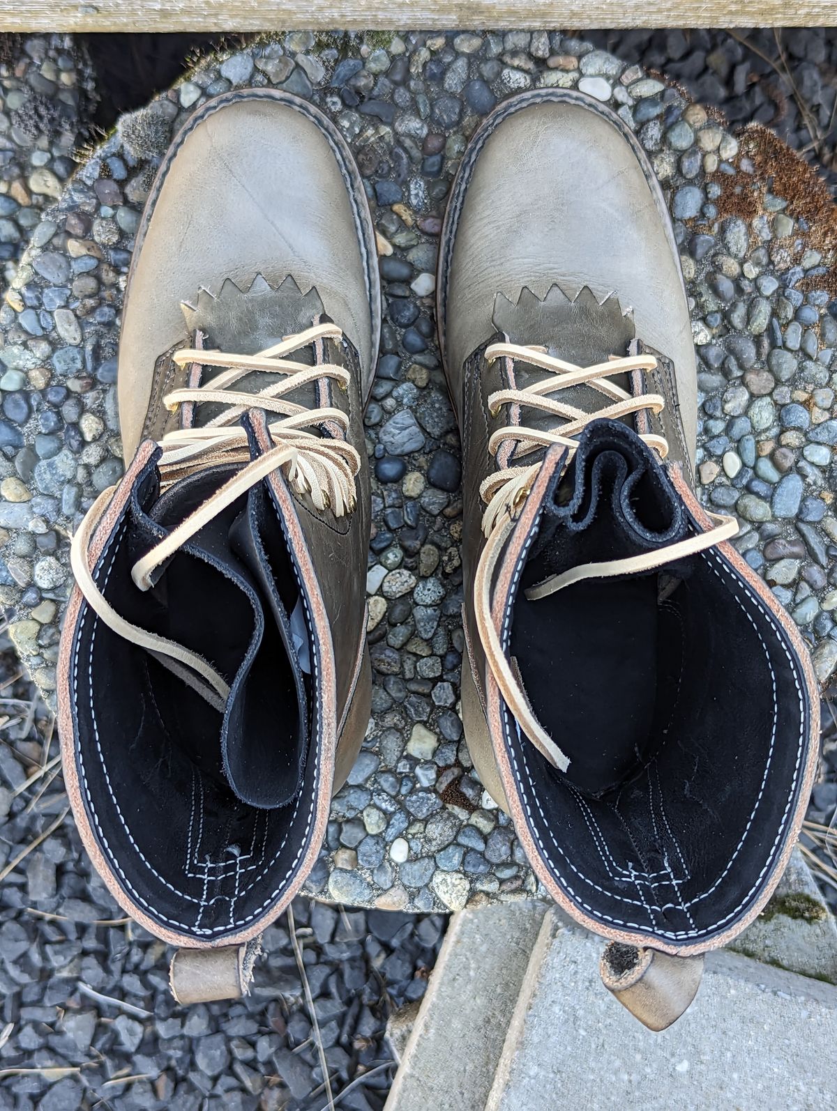 Photo by Vultain on October 7, 2023 of the Frank's Boots Unknown Model in Wickett & Craig Ash Grey Traditional Harness.