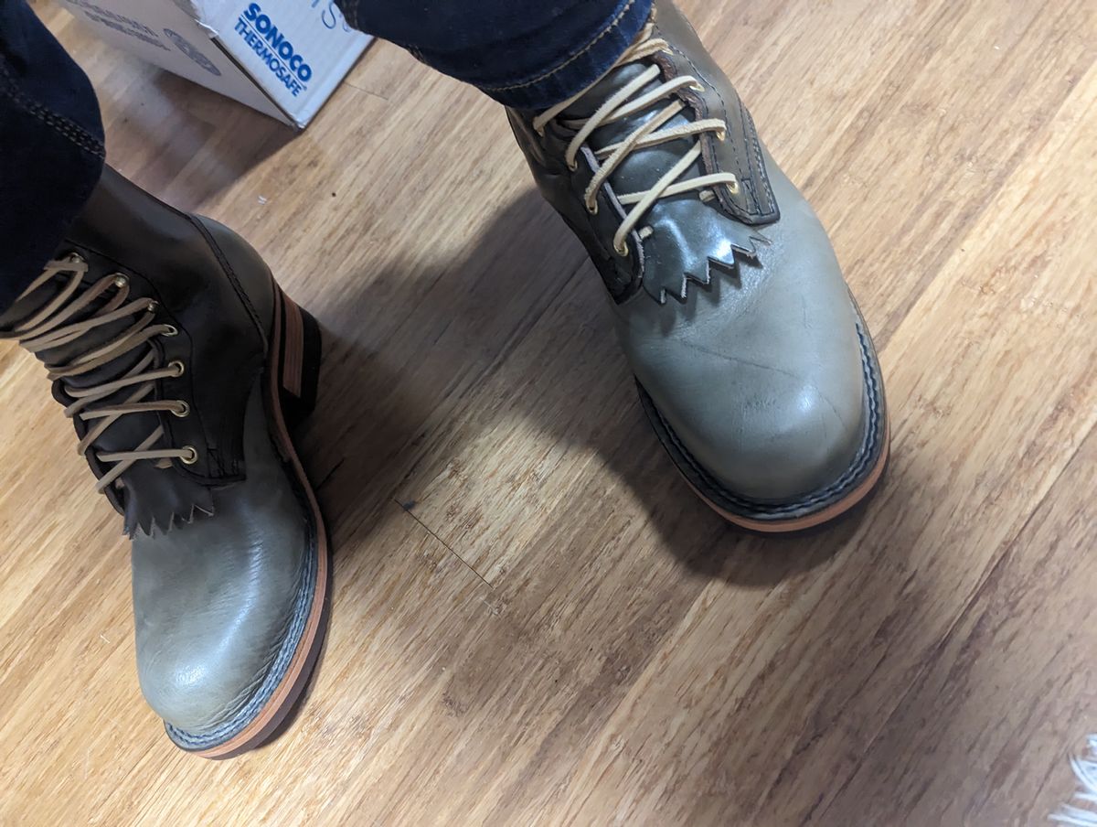 Photo by Vultain on October 8, 2023 of the Frank's Boots Unknown Model in Wickett & Craig Ash Grey Traditional Harness.