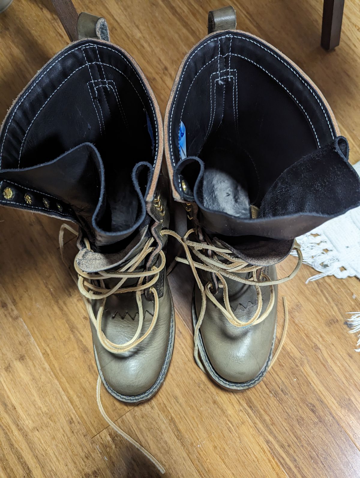Photo by Vultain on October 8, 2023 of the Frank's Boots Unknown Model in Wickett & Craig Ash Grey Traditional Harness.