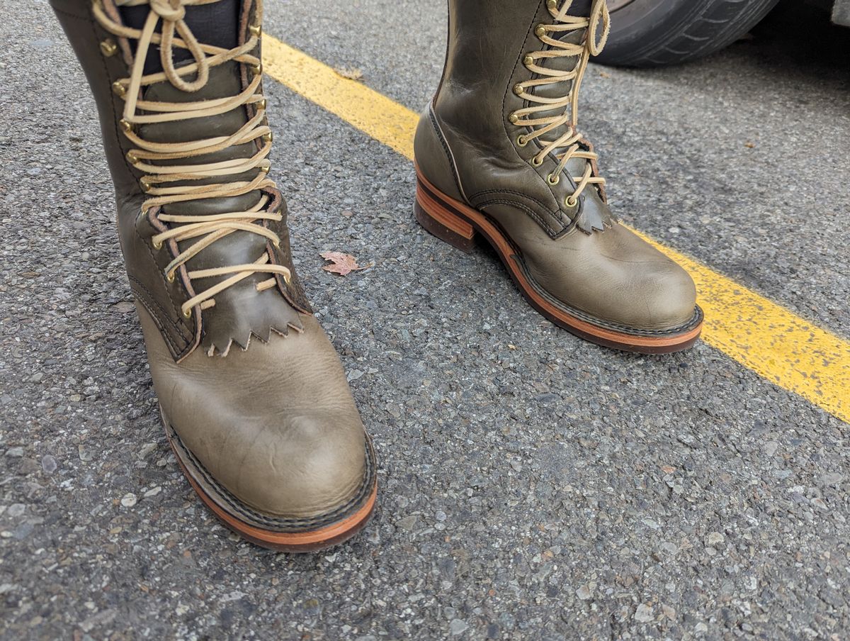 Photo by Vultain on October 27, 2023 of the Frank's Boots Unknown Model in Wickett & Craig Ash Grey Traditional Harness.