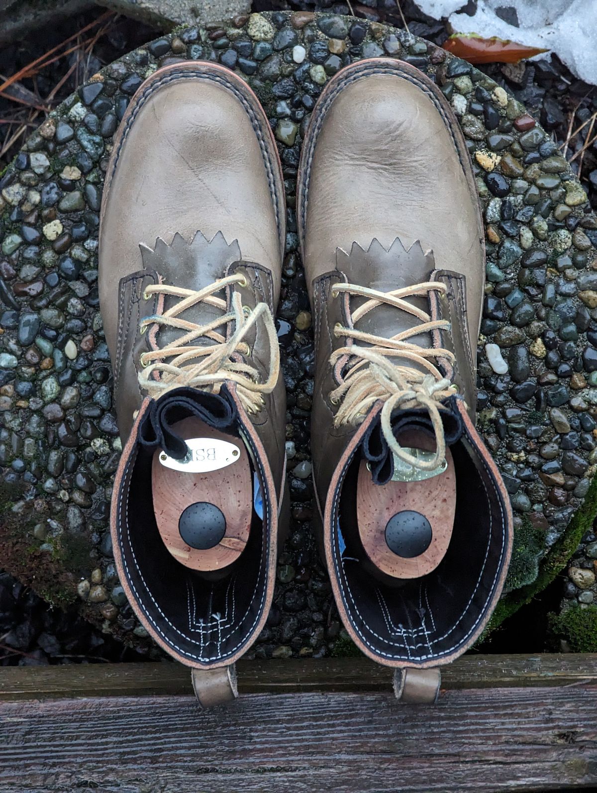 Photo by Vultain on December 5, 2023 of the Frank's Boots Unknown Model in Wickett & Craig Ash Grey Traditional Harness.