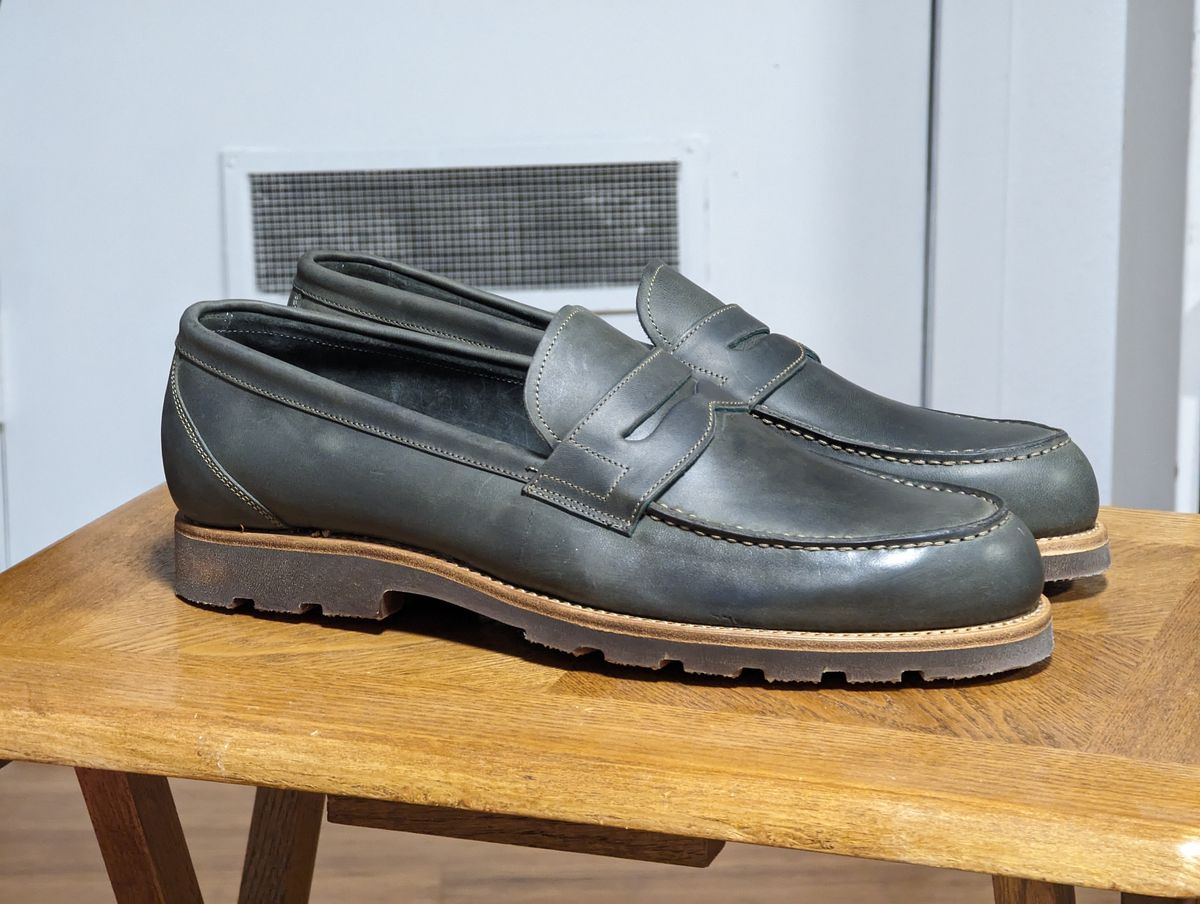 Photo by Vultain on October 11, 2023 of the Rider Boot Co. x Stitchdown Uncle Sal in Maryam Waxy Salvia Horsebutt.