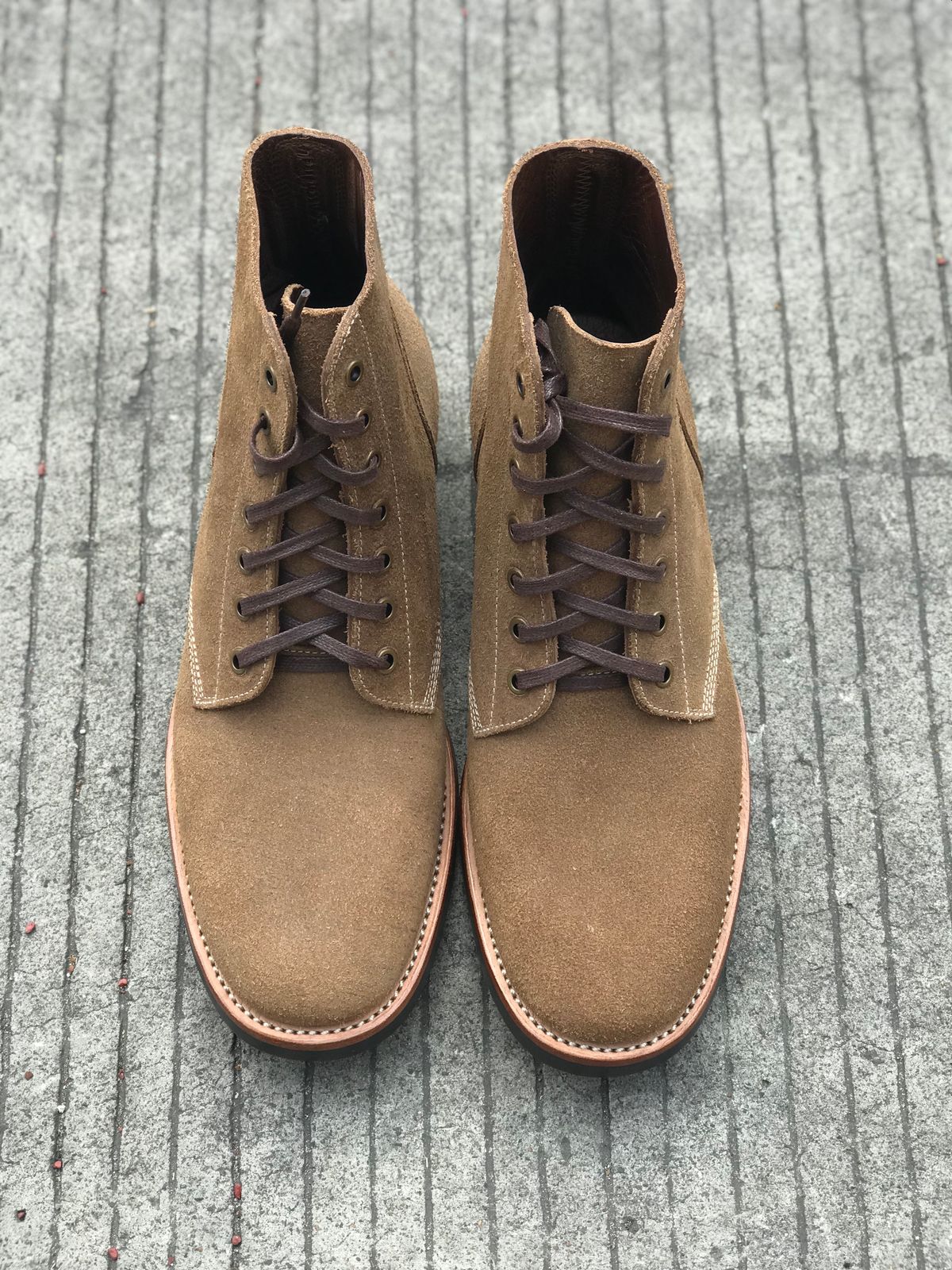 Photo by brl.lin on November 2, 2022 of the Briselblack The Hawk in Horween Natural Chromexcel Roughout.