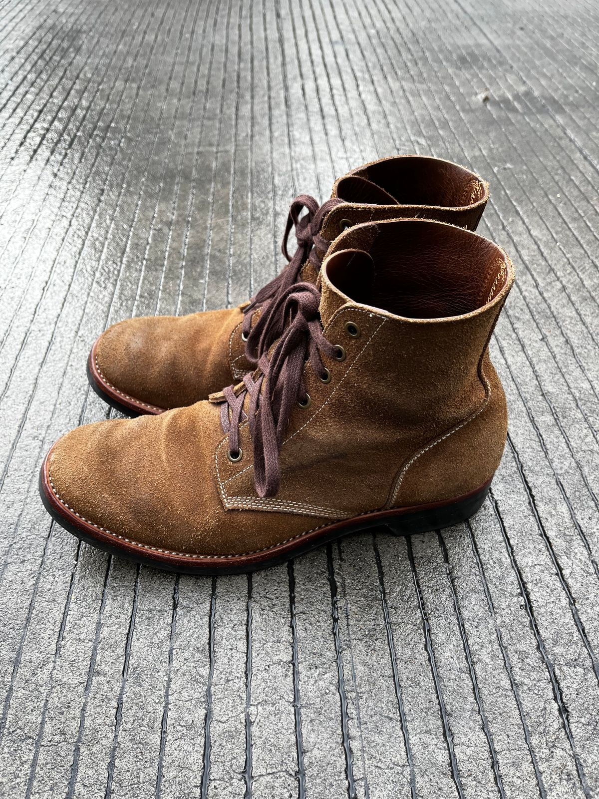 Photo by brl.lin on January 5, 2023 of the Briselblack The Hawk in Horween Natural Chromexcel Roughout.
