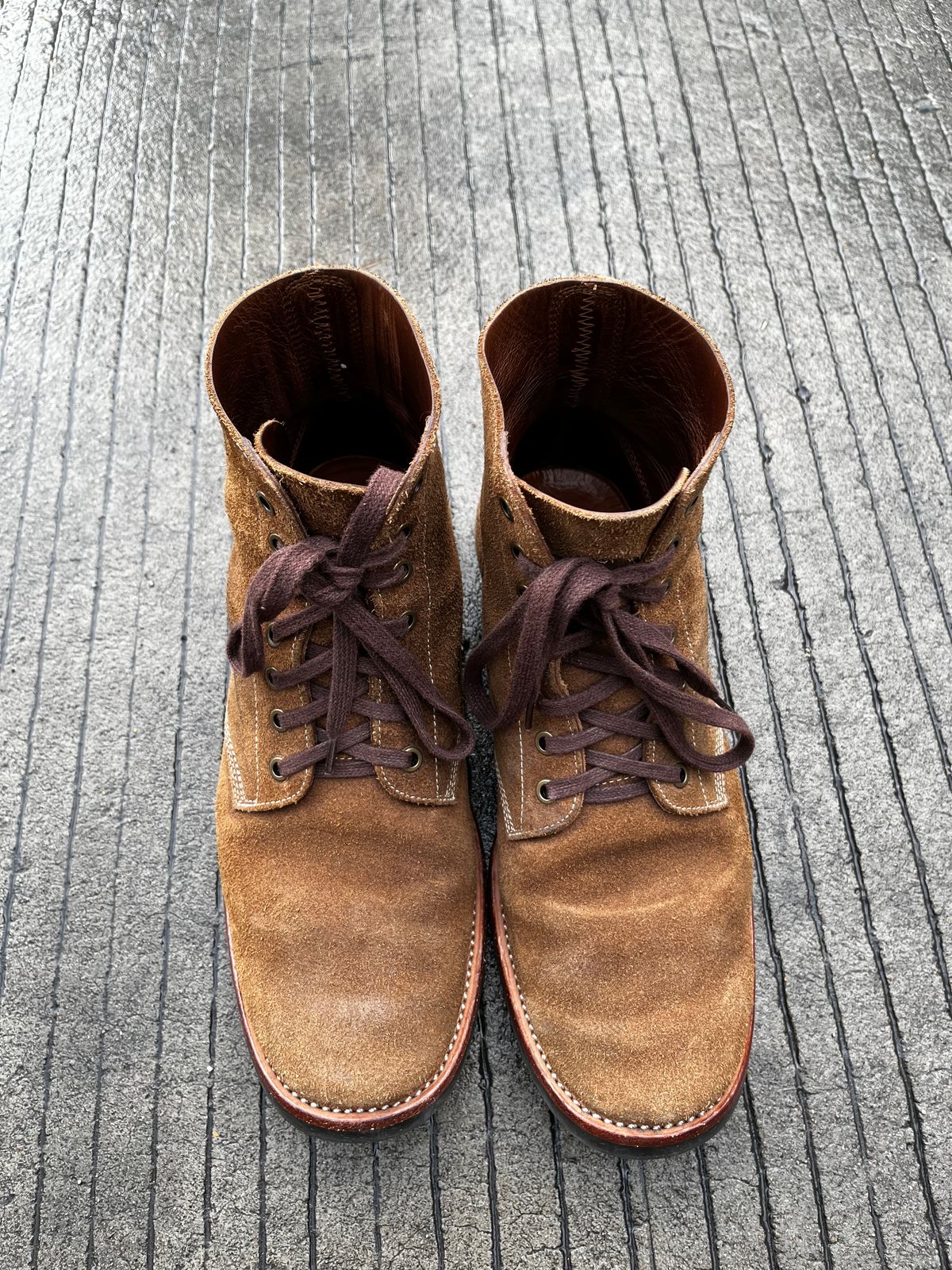Photo by brl.lin on January 5, 2023 of the Briselblack The Hawk in Horween Natural Chromexcel Roughout.