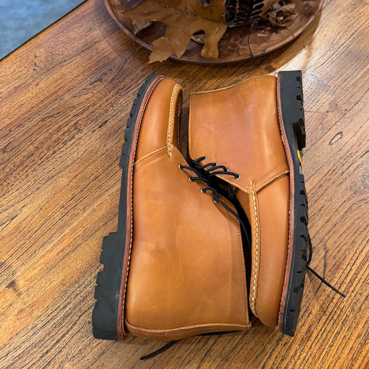 Photo by drwatcherman on October 1, 2025 of the Russell Moccasin Co. Russell Chukka in S.B. Foot Weathered Oak Timberjack.