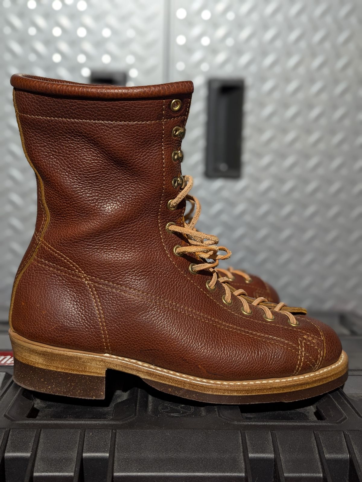 Photo by msmith1389 on November 1, 2025 of the Kustom Kraft Custom Model in Kobel Russet Harness.