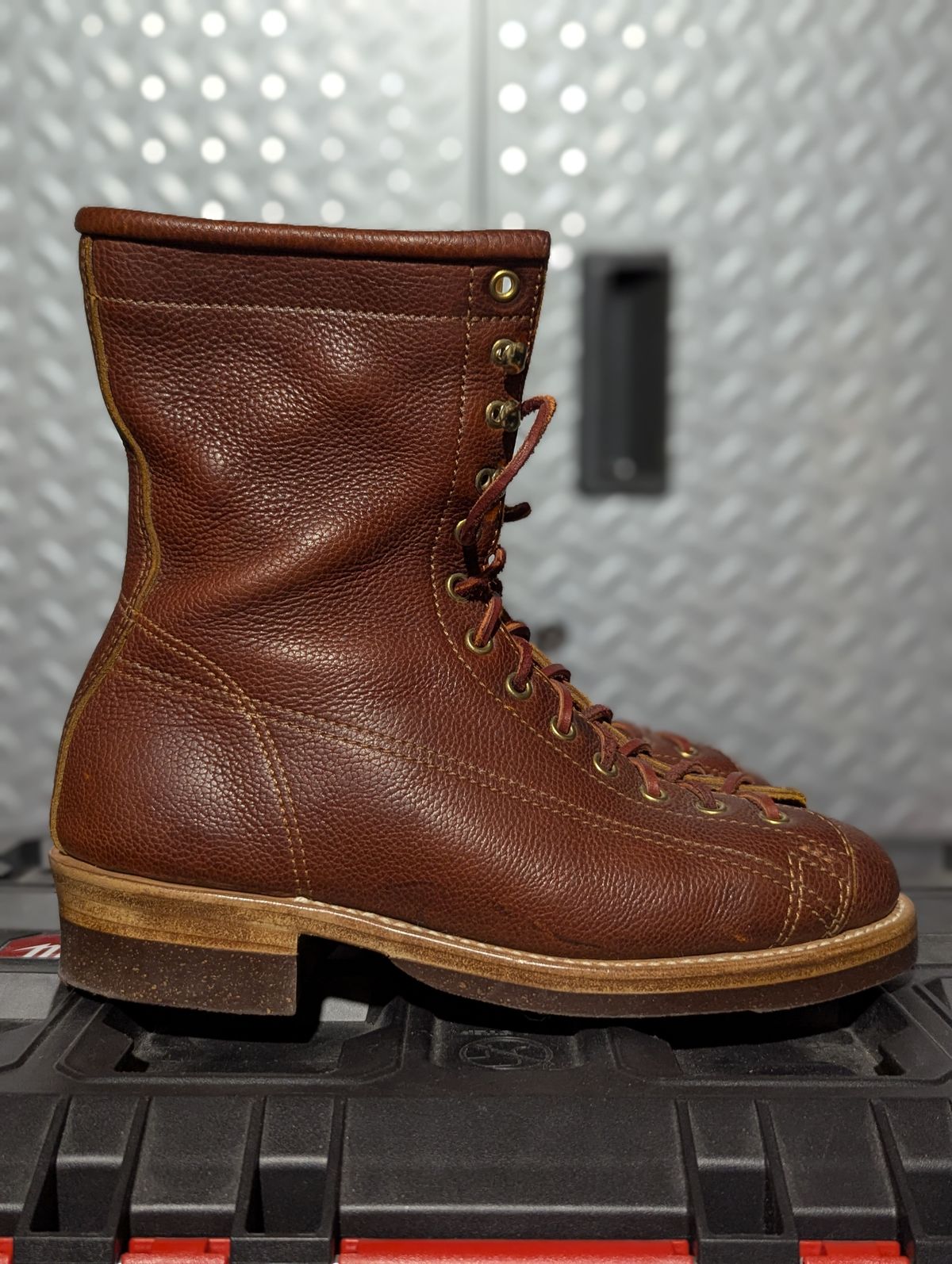 Photo by msmith1389 on December 1, 2025 of the Kustom Kraft Custom Model in Kobel Russet Harness.