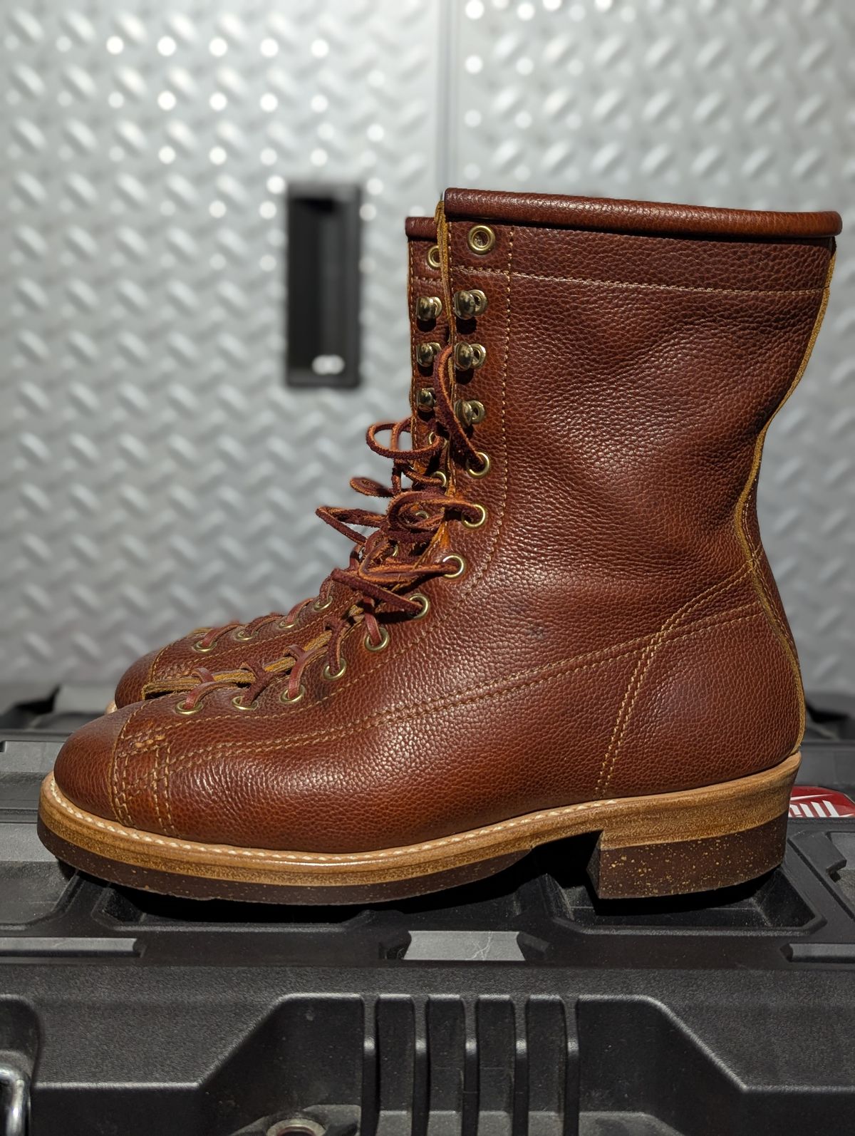 Photo by msmith1389 on January 1, 2026 of the Kustom Kraft Custom Model in Kobel Russet Harness.