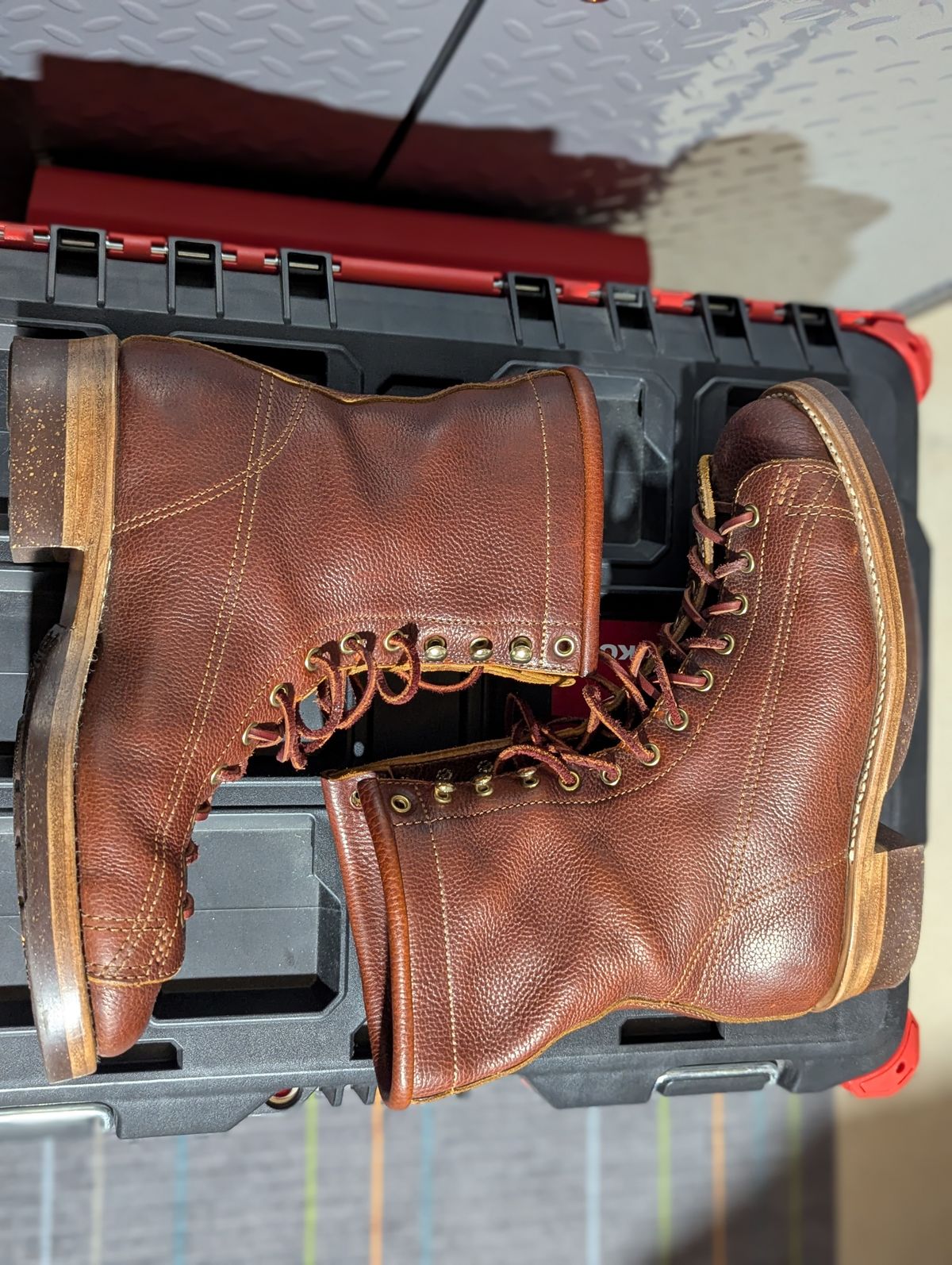 Photo by msmith1389 on January 1, 2026 of the Kustom Kraft Custom Model in Kobel Russet Harness.