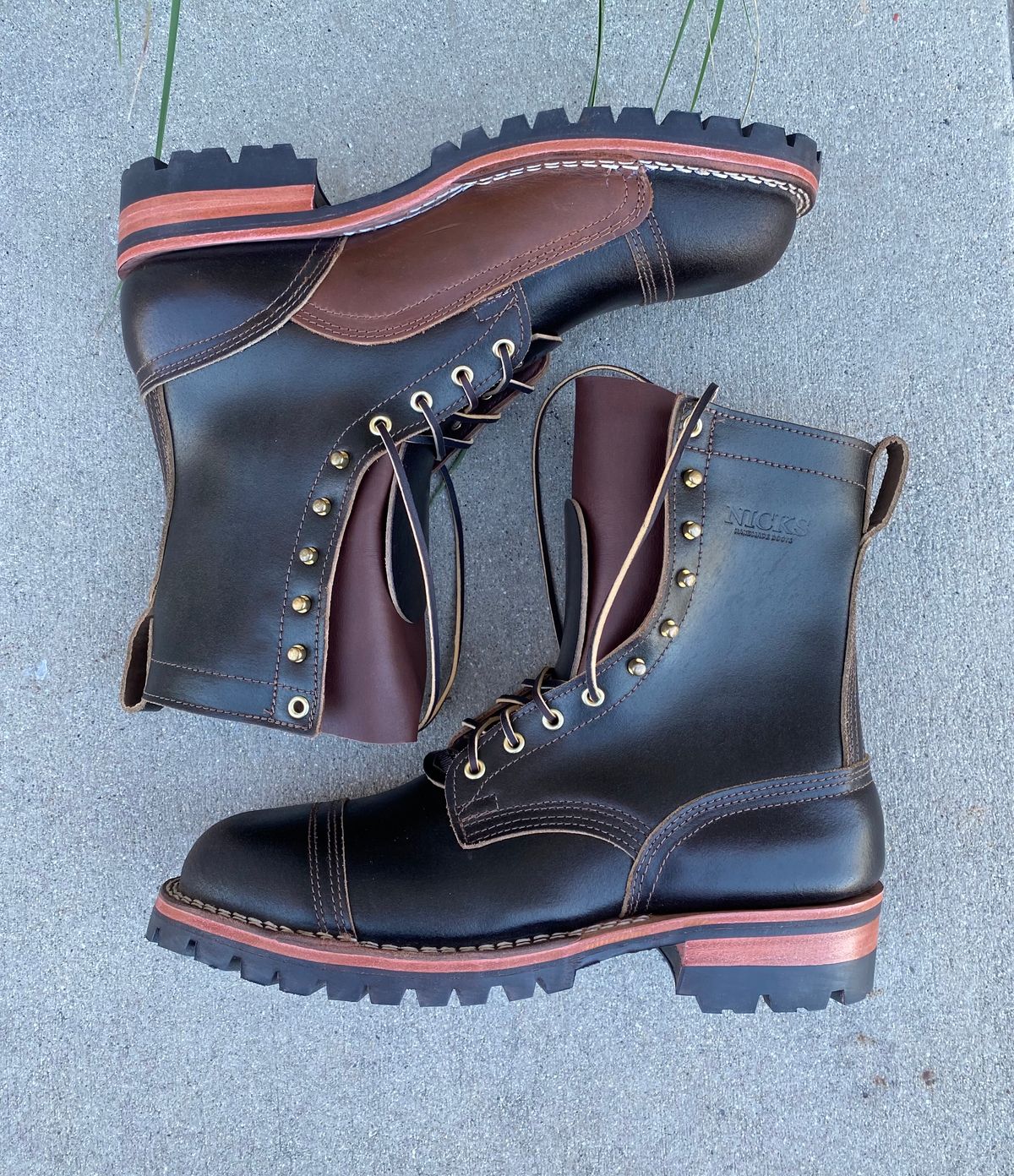 Photo by RoseAnvil_Taylor on October 5, 2022 of the Nicks Unknown Model in Horween Dark Brown Waxed Flesh.