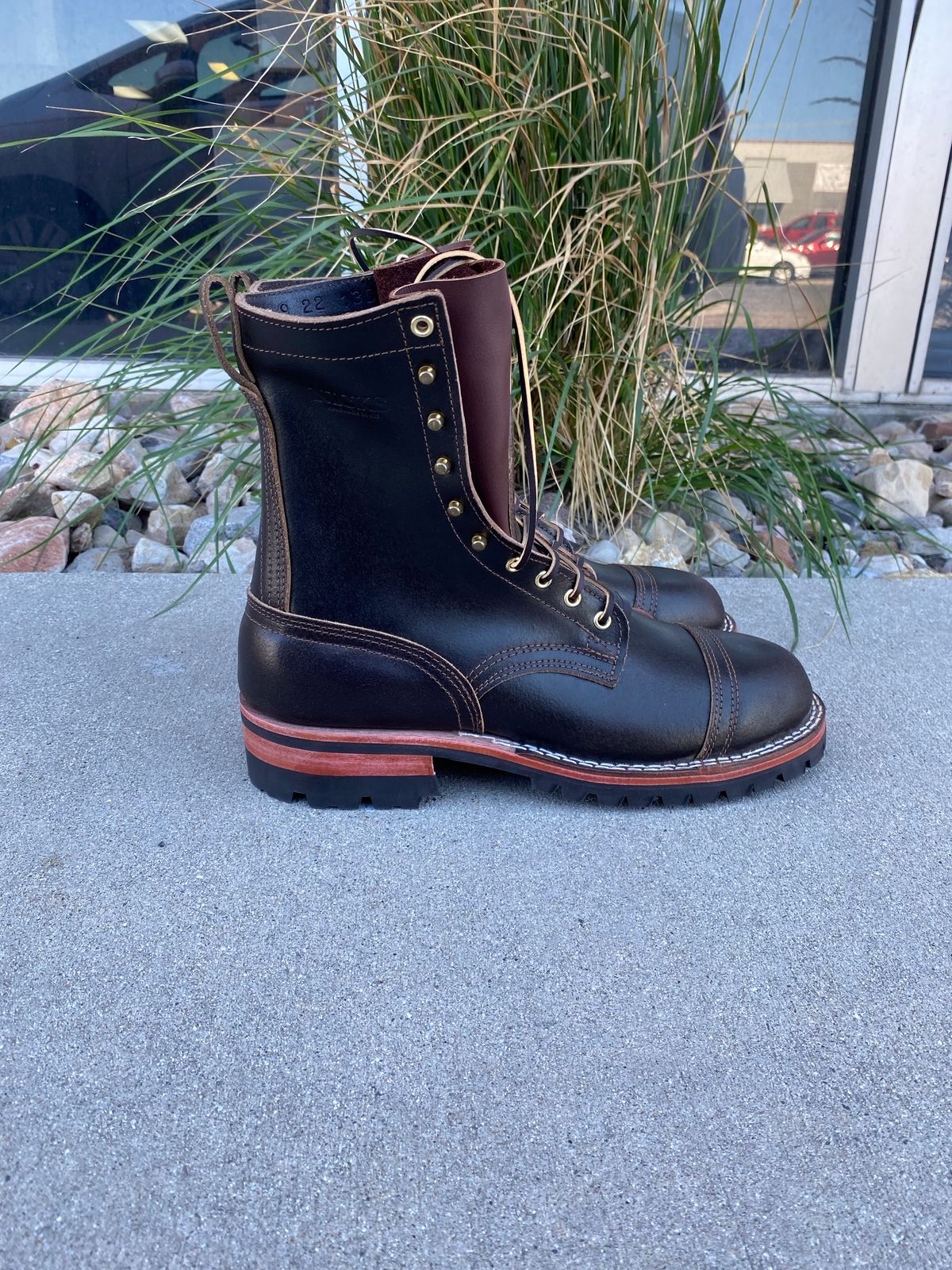Photo by RoseAnvil_Taylor on October 5, 2022 of the Nicks Unknown Model in Horween Dark Brown Waxed Flesh.
