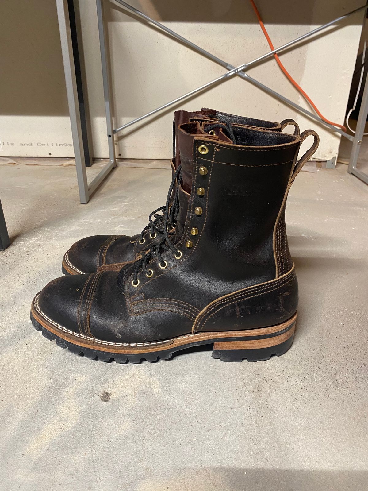 Photo by RoseAnvil_Taylor on February 6, 2023 of the Nicks Unknown Model in Horween Dark Brown Waxed Flesh.