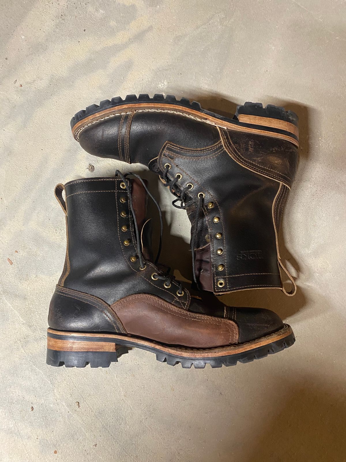 Photo by RoseAnvil_Taylor on February 6, 2023 of the Nicks Unknown Model in Horween Dark Brown Waxed Flesh.