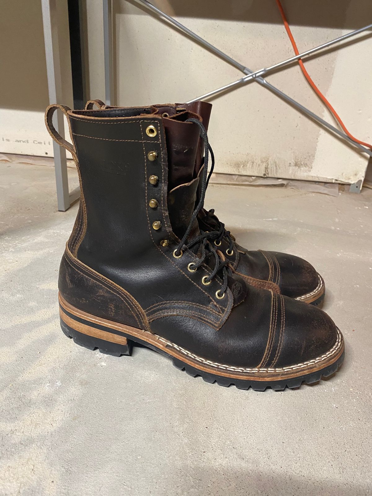 Photo by RoseAnvil_Taylor on February 6, 2023 of the Nicks Unknown Model in Horween Dark Brown Waxed Flesh.