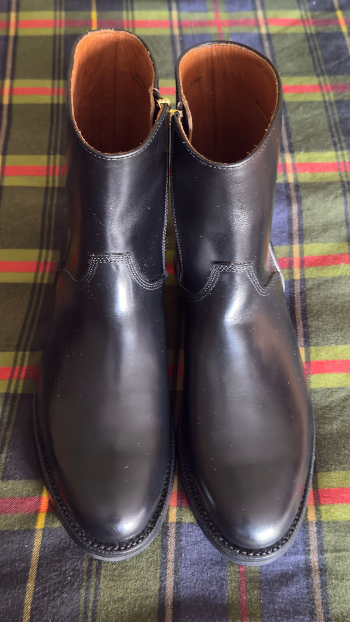 Photo by HeritageWearingPatriot on April 11, 2026 of the Grant Stone Elias in Horween Black Chromexcel.