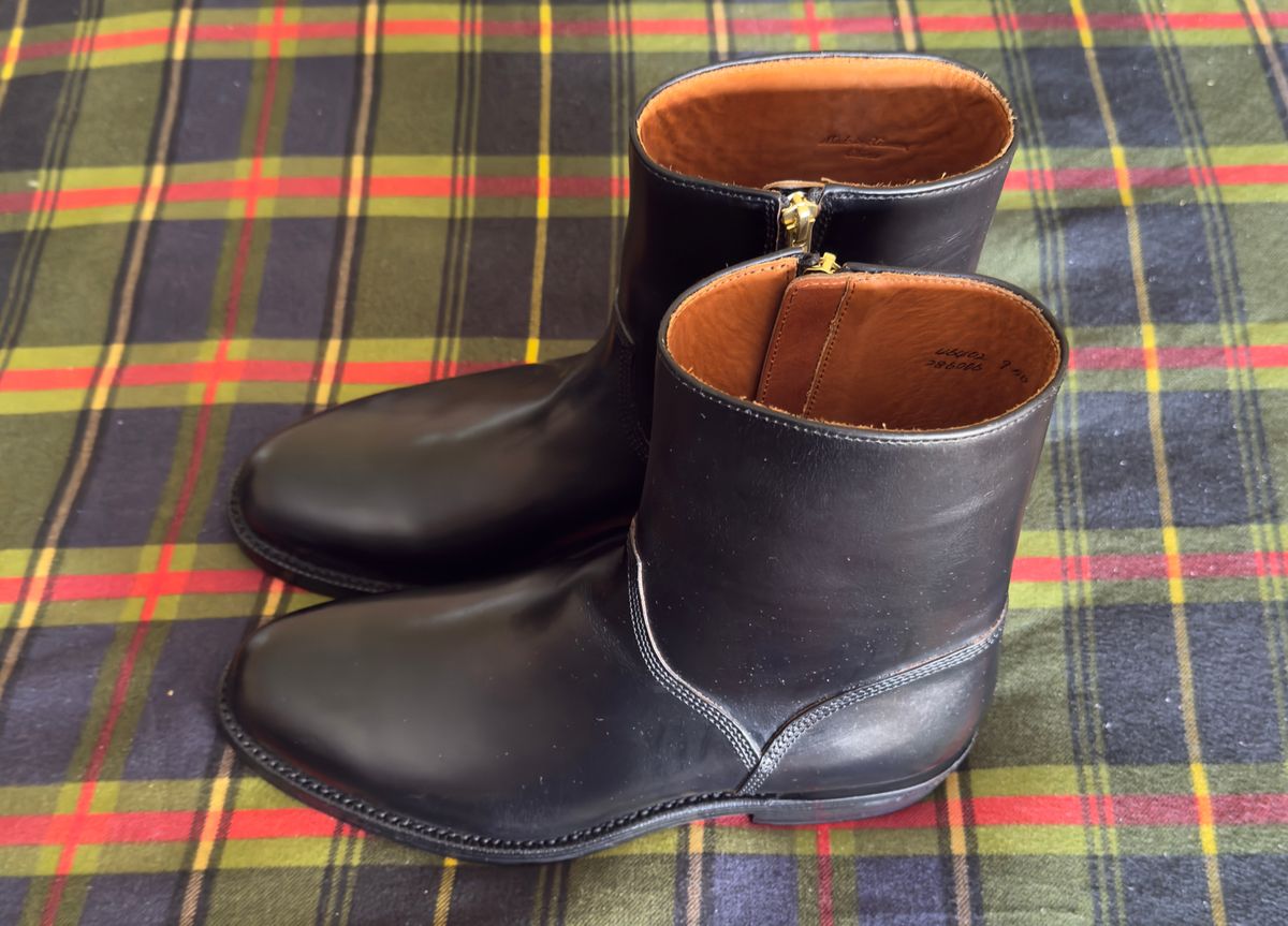 Photo by HeritageWearingPatriot on April 11, 2026 of the Grant Stone Elias in Horween Black Chromexcel.