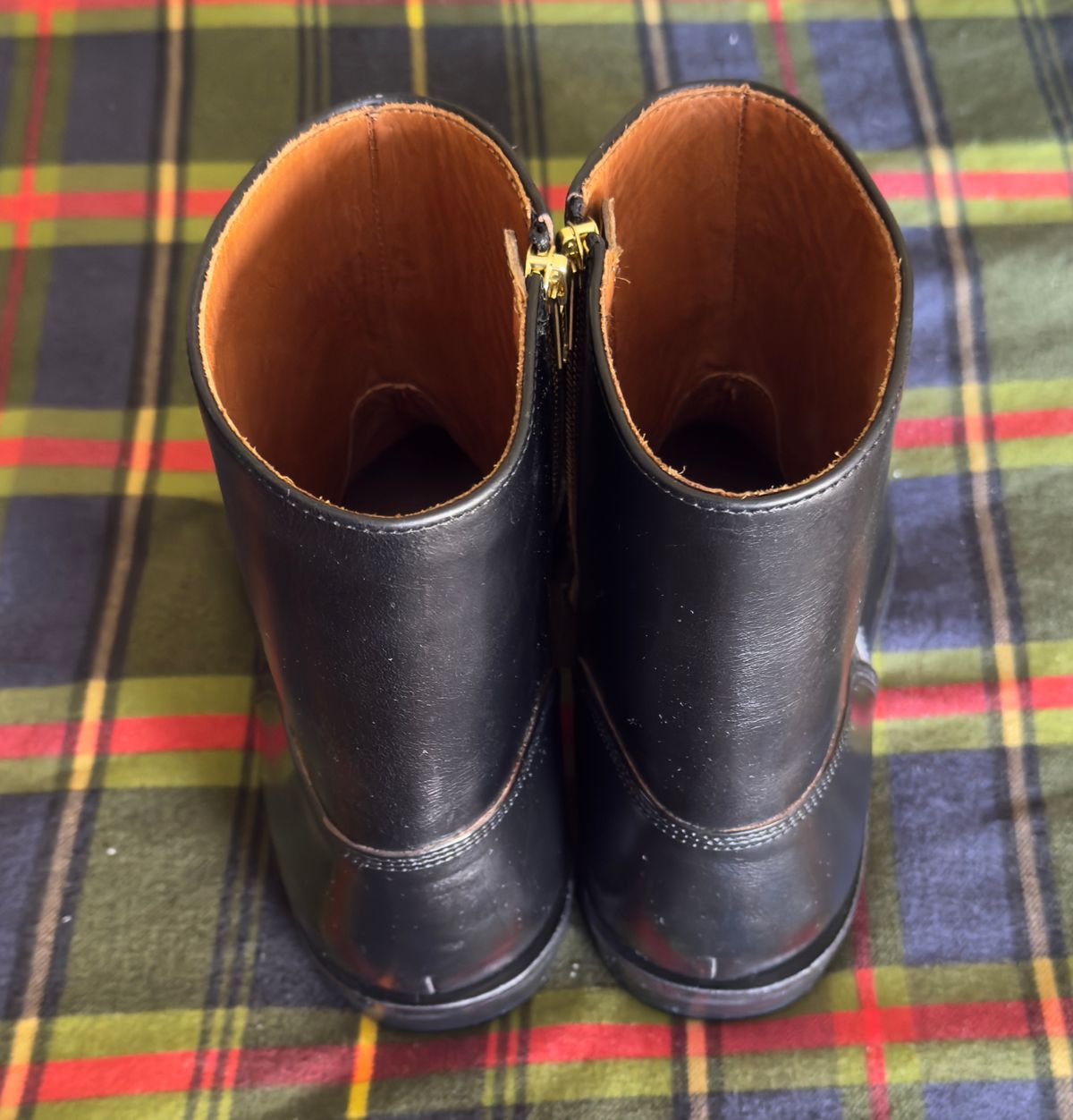 Photo by HeritageWearingPatriot on April 11, 2026 of the Grant Stone Elias in Horween Black Chromexcel.